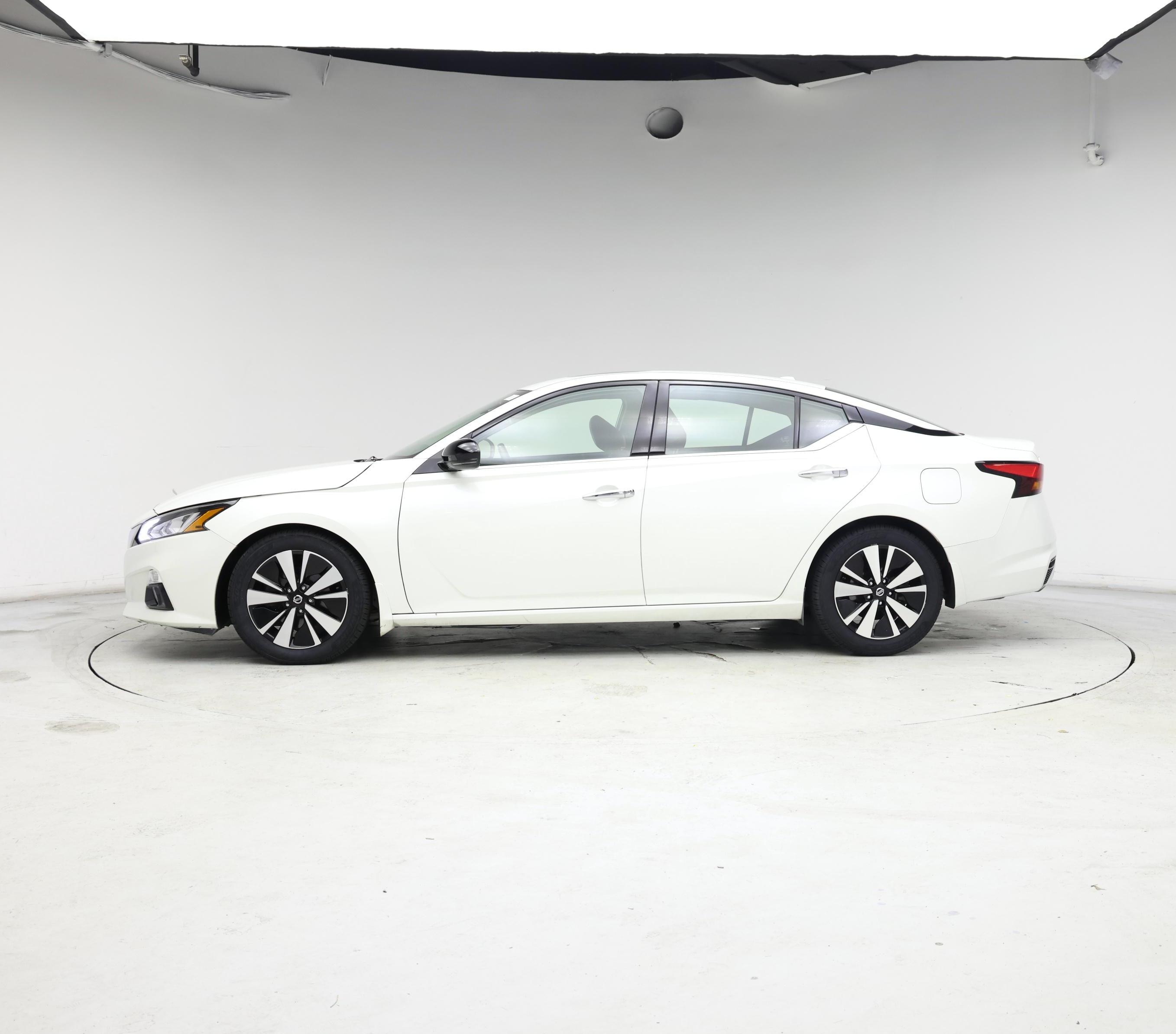 Thumbnail: 2020 Nissan Altima - 3