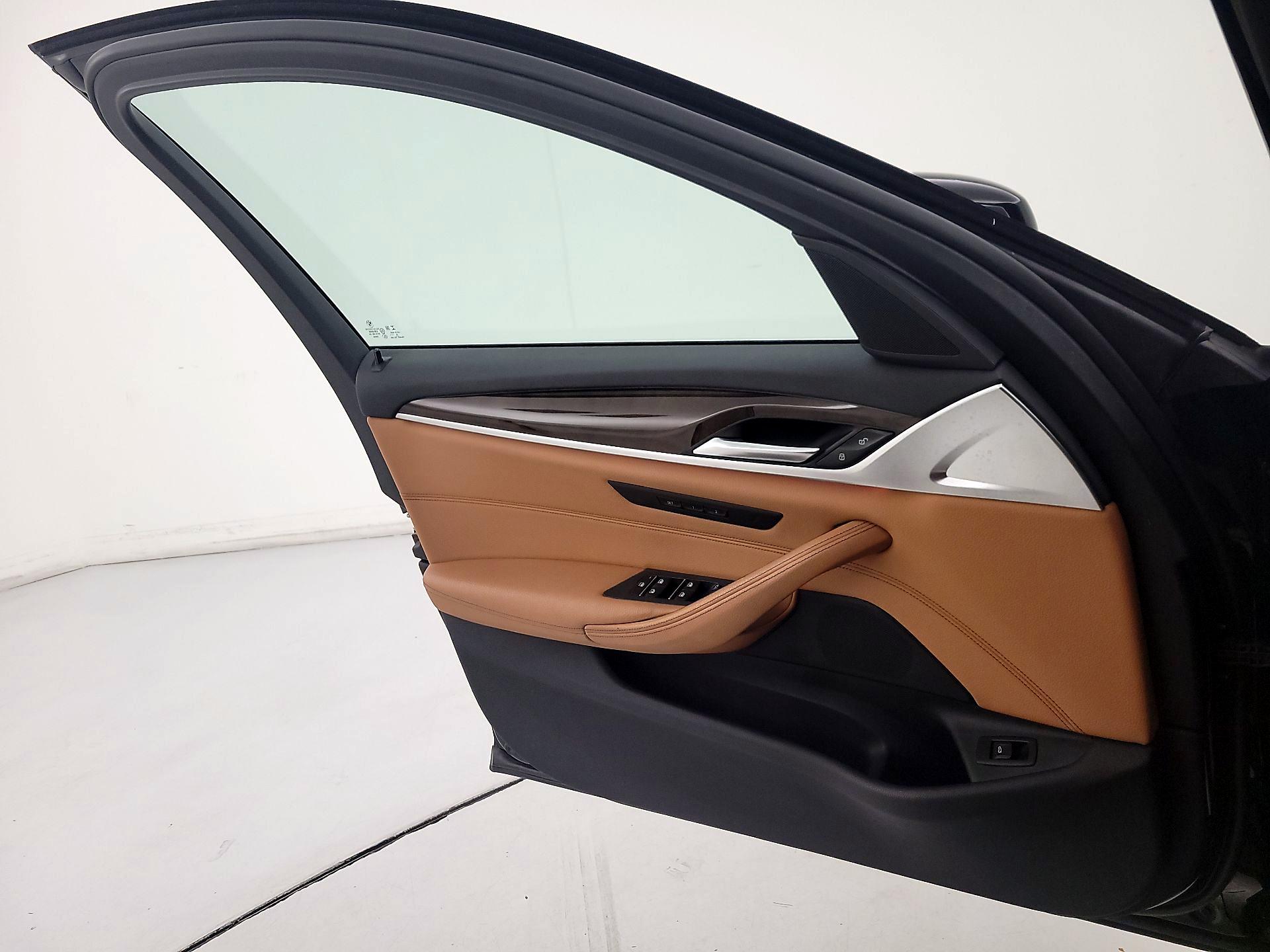 Thumbnail: 2020 BMW 5 Series - 12