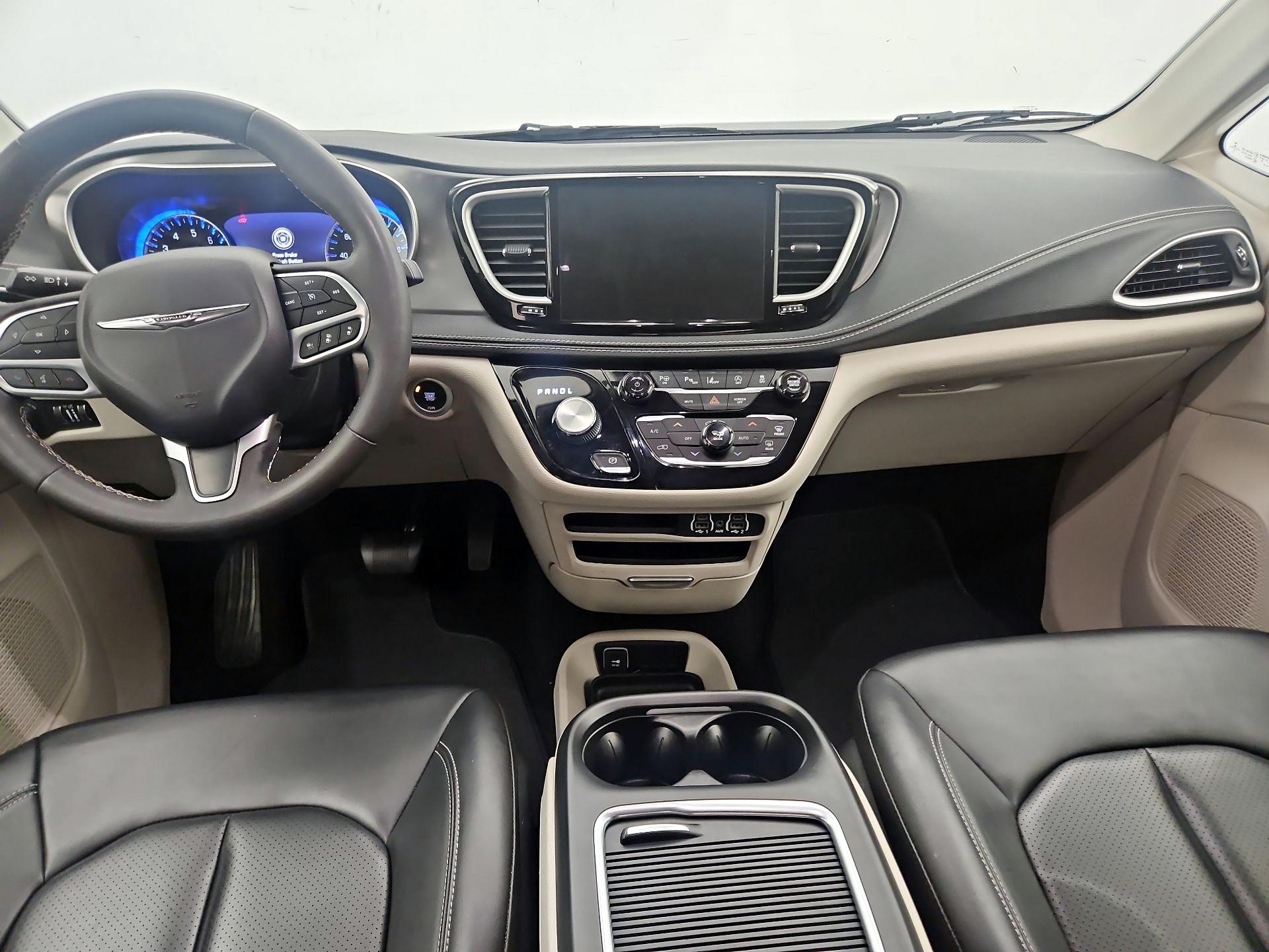 Thumbnail: 2023 Chrysler Pacifica - 9