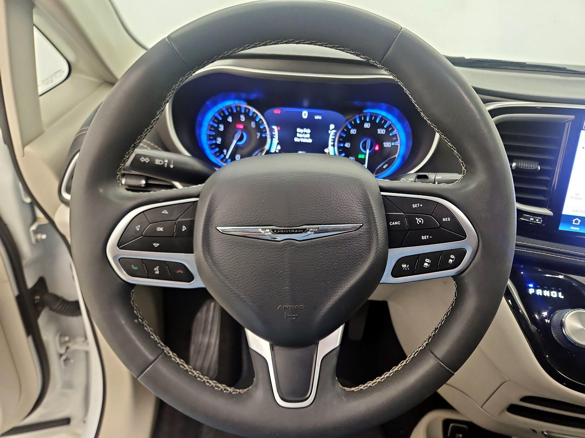 Thumbnail: 2023 Chrysler Pacifica - 10