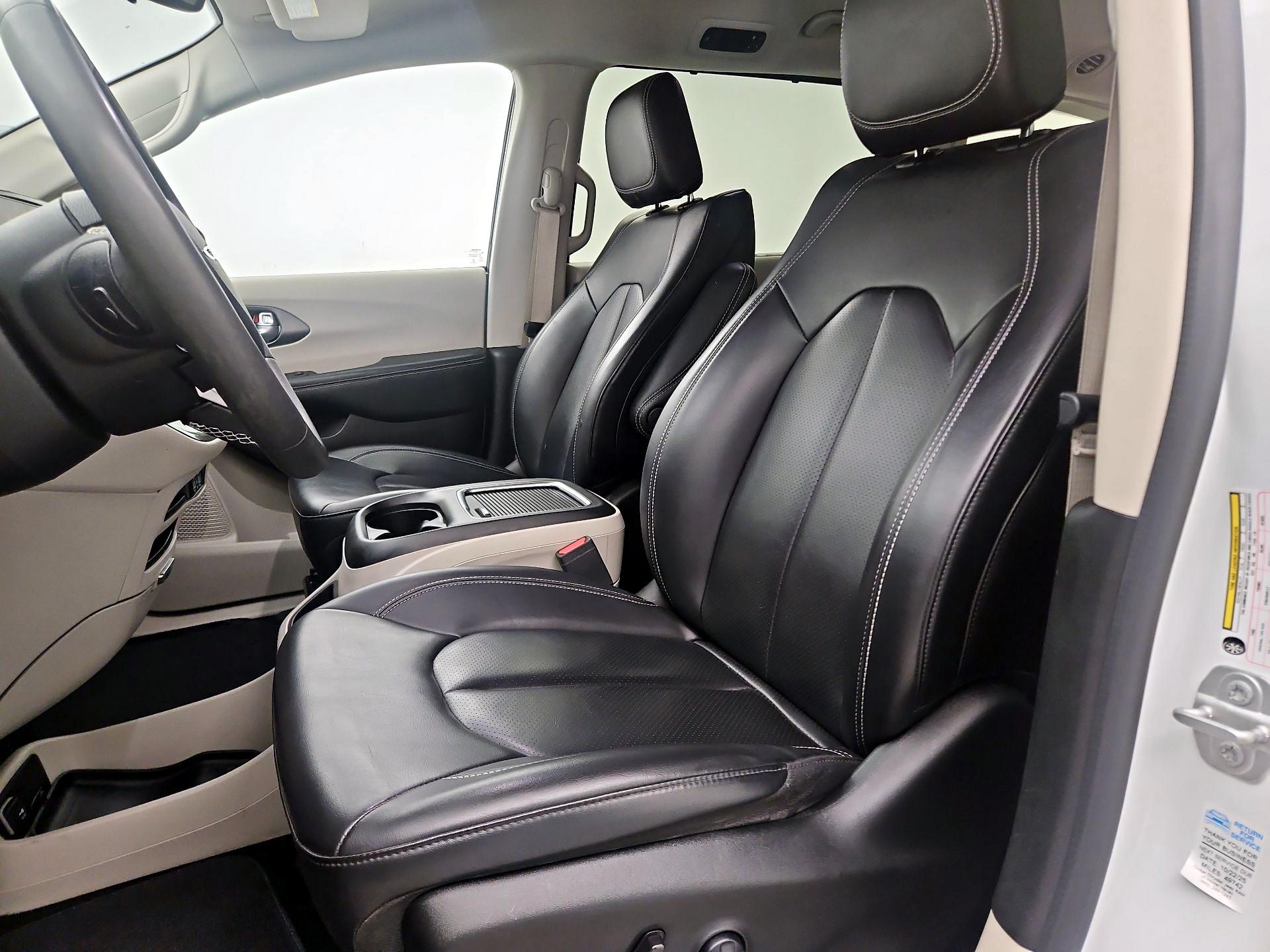 Thumbnail: 2023 Chrysler Pacifica - 11