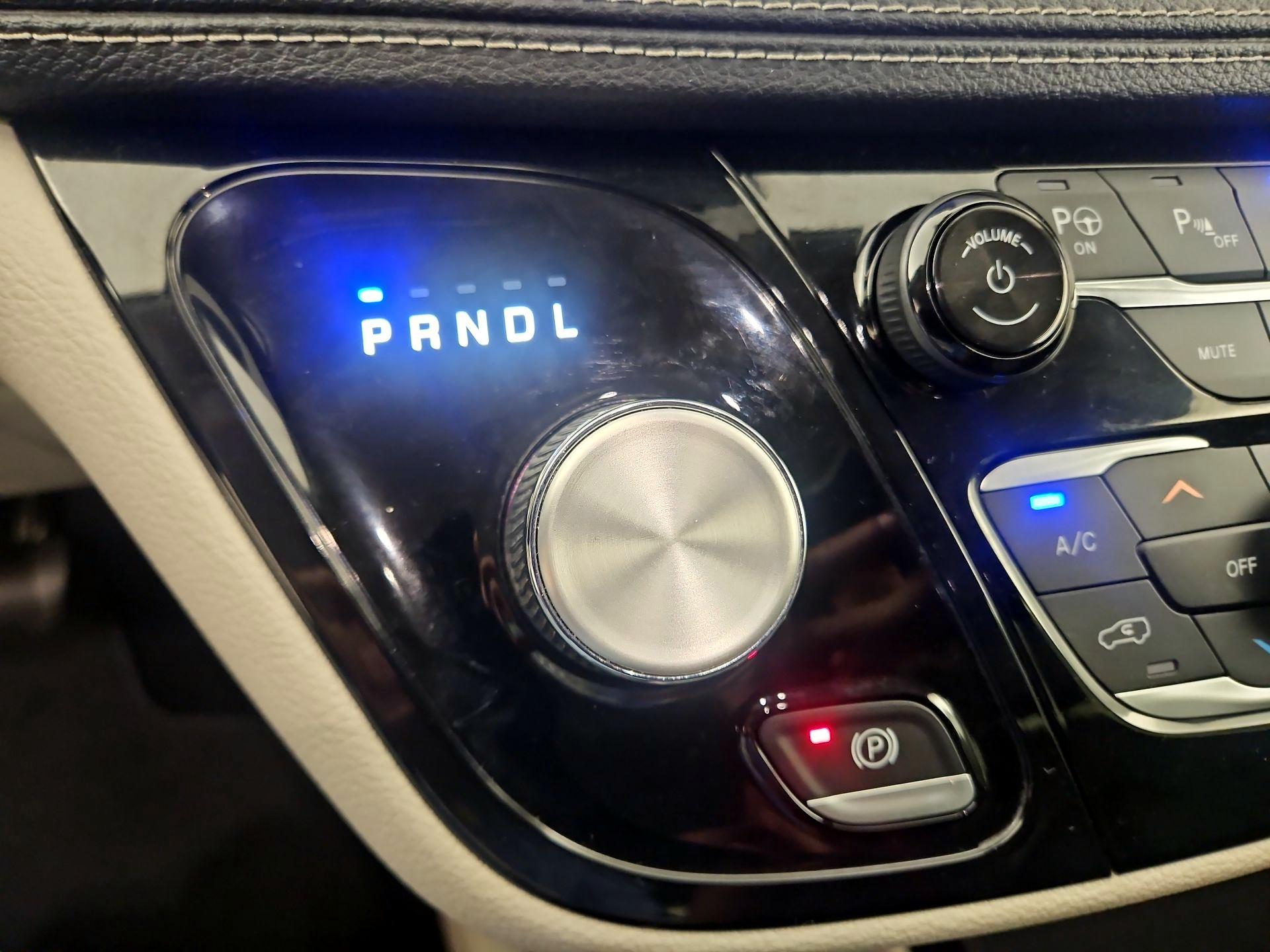 Thumbnail: 2023 Chrysler Pacifica - 17