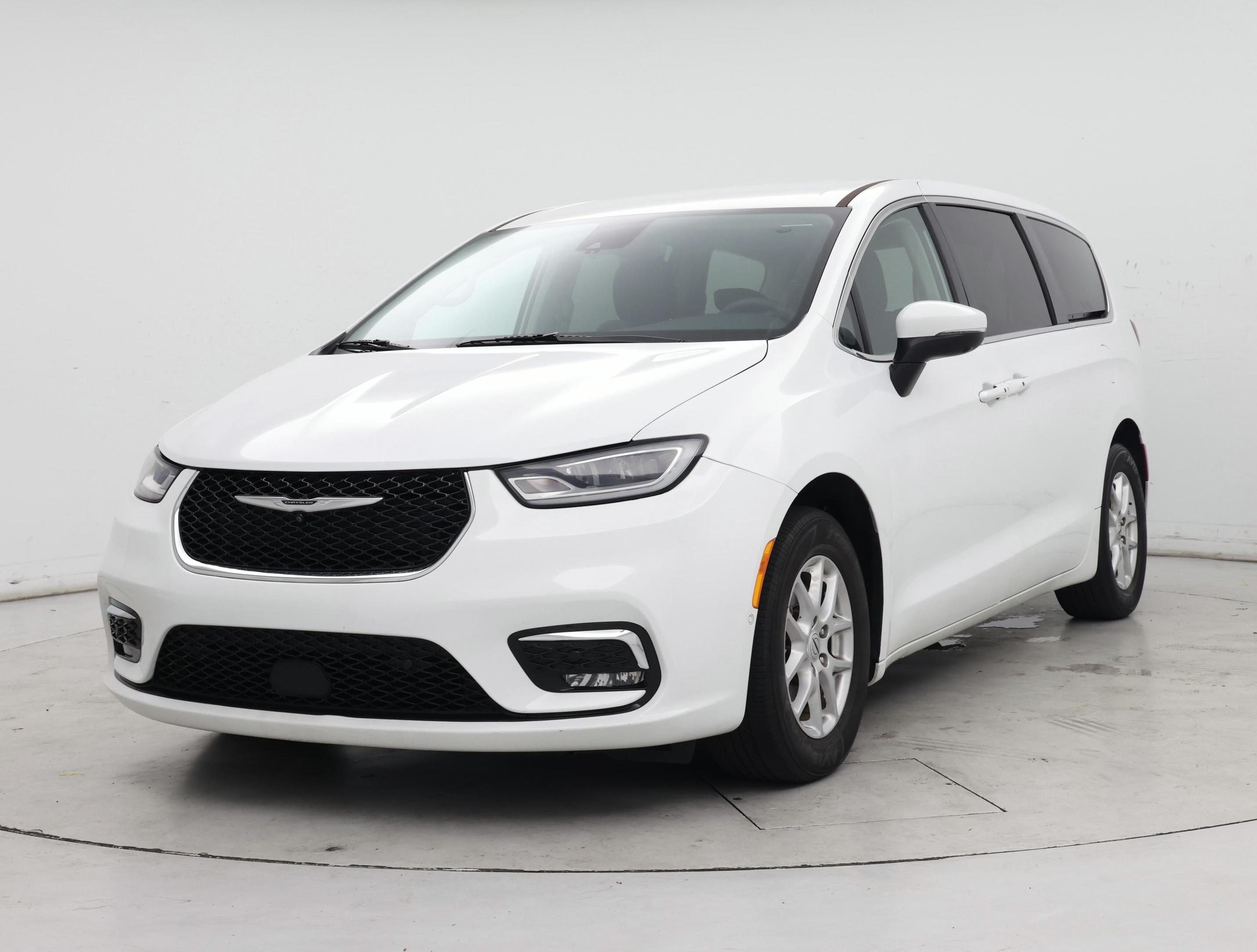 Thumbnail: 2023 Chrysler Pacifica - 4