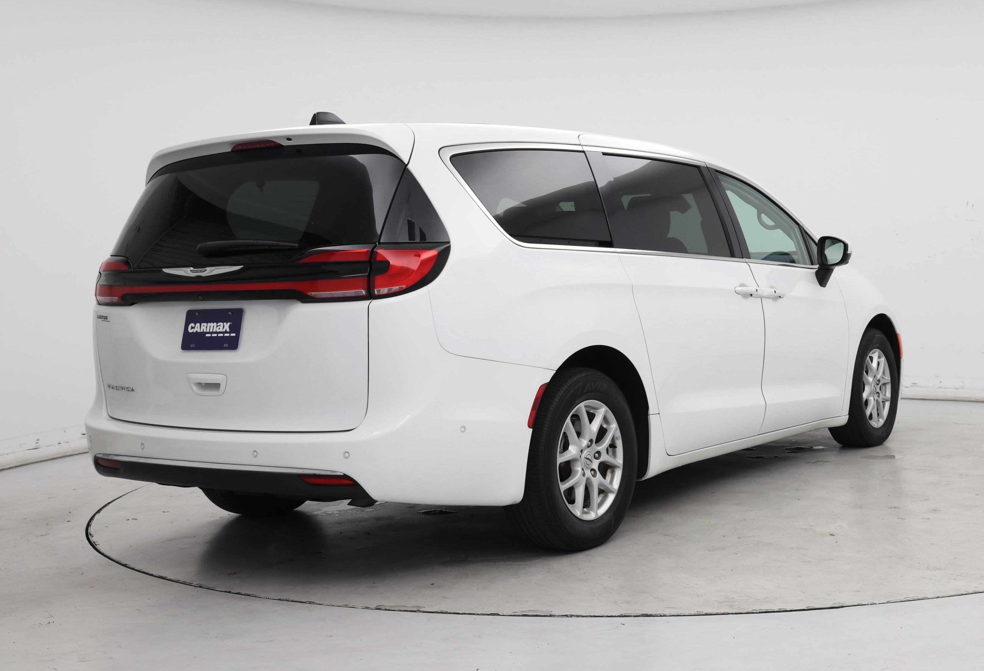 Thumbnail: 2023 Chrysler Pacifica - 8