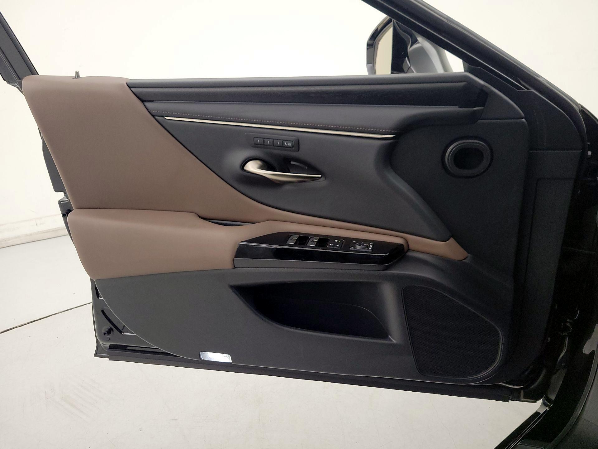 Thumbnail: 2023 Lexus ES - 12