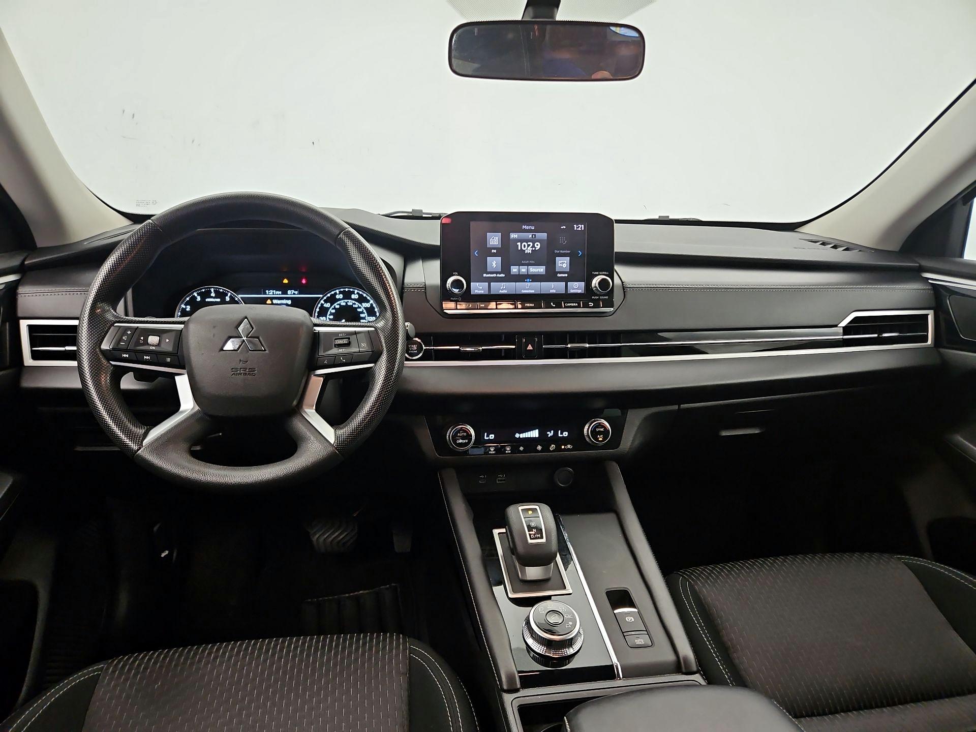 Thumbnail: 2022 Mitsubishi Outlander - 9