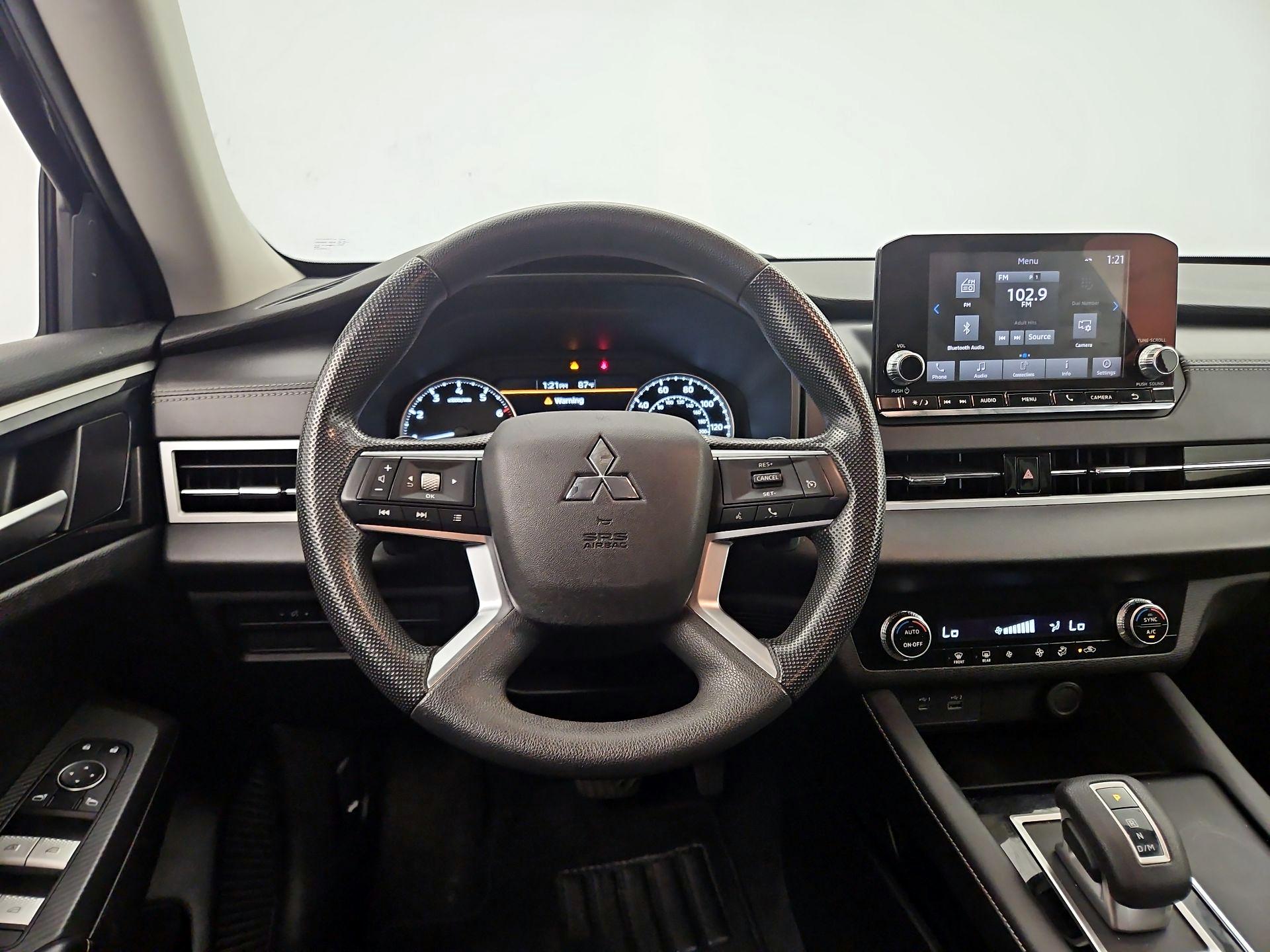 Thumbnail: 2022 Mitsubishi Outlander - 10