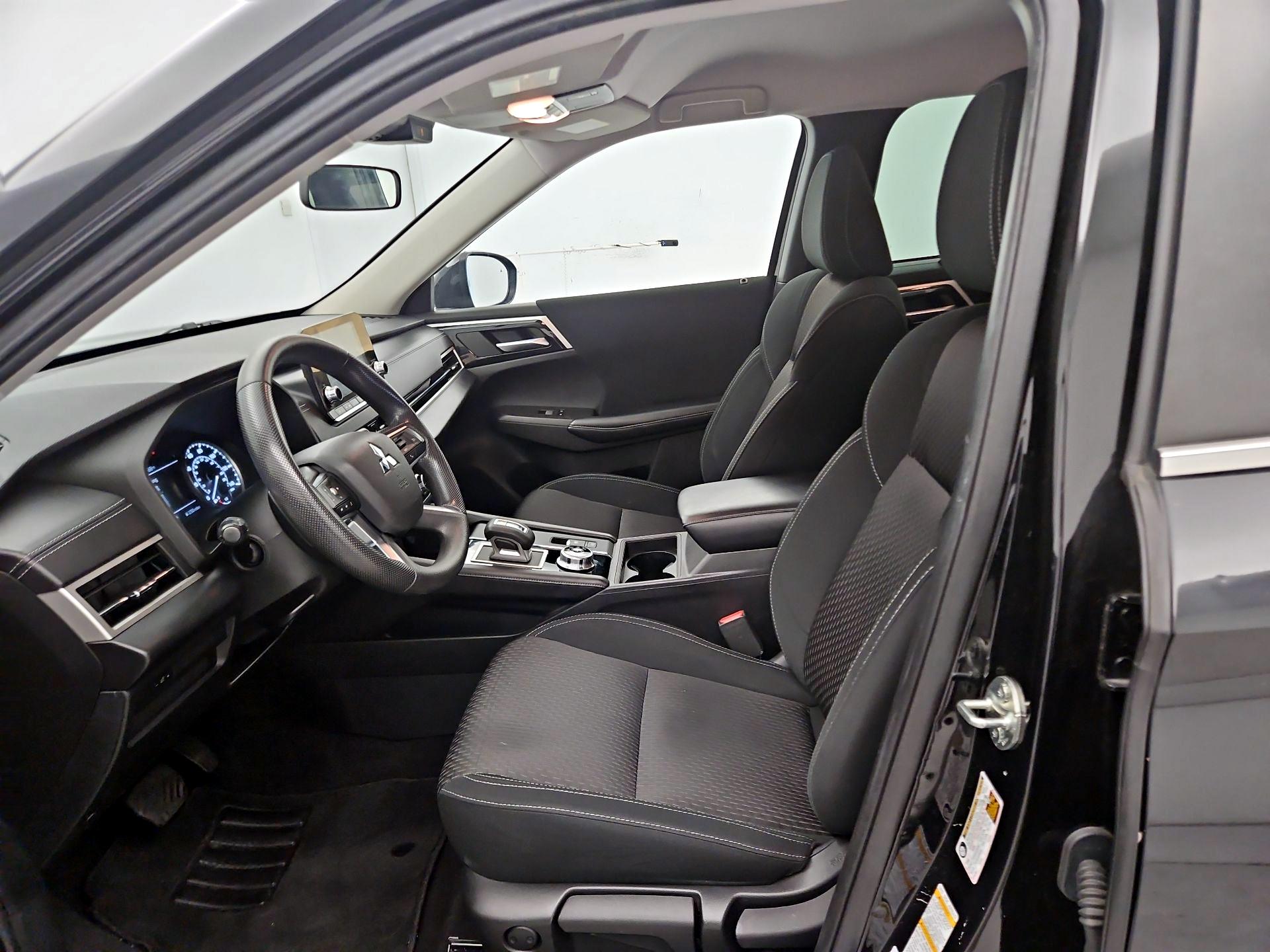 Thumbnail: 2022 Mitsubishi Outlander - 11