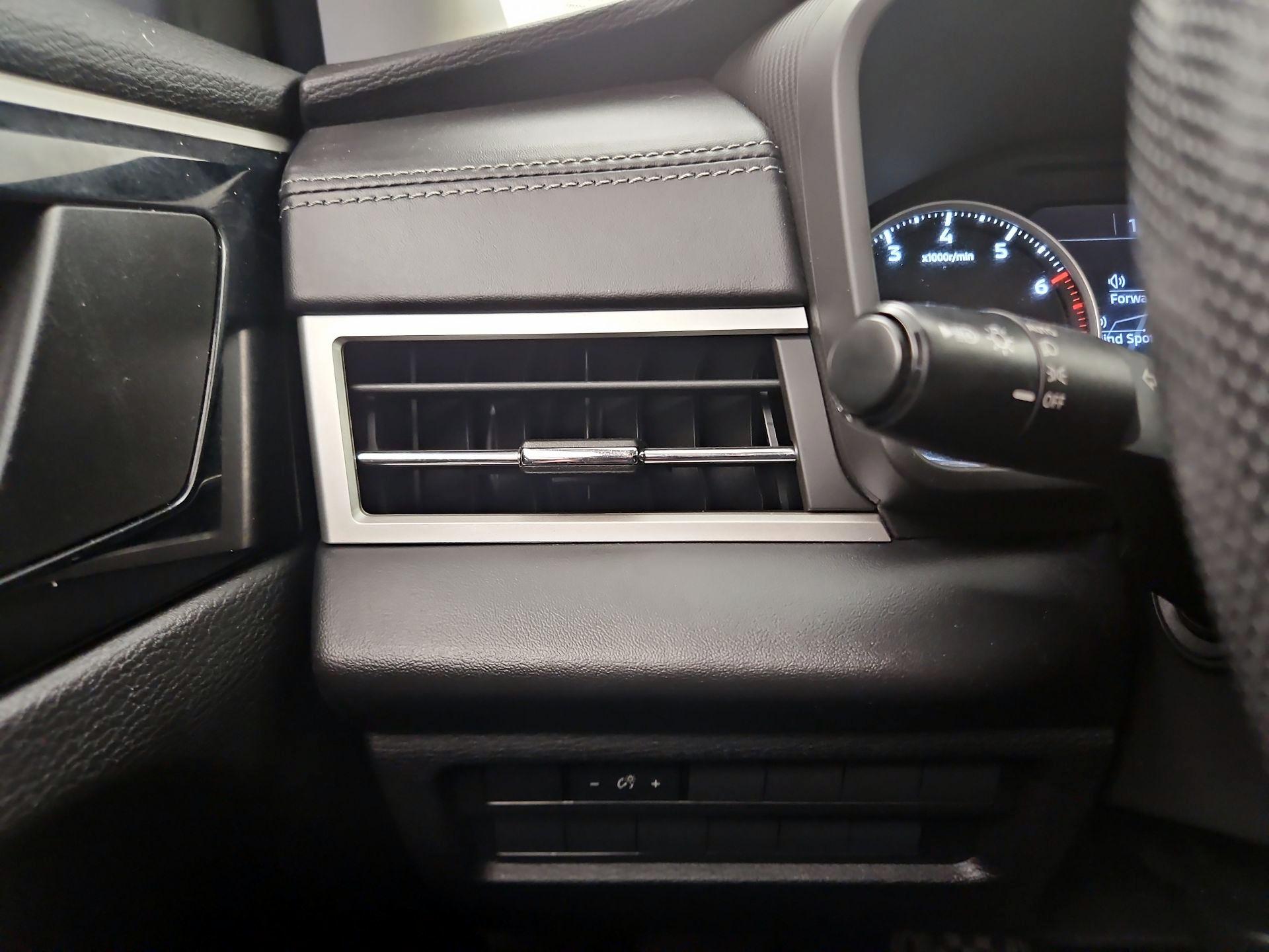 Thumbnail: 2022 Mitsubishi Outlander - 13