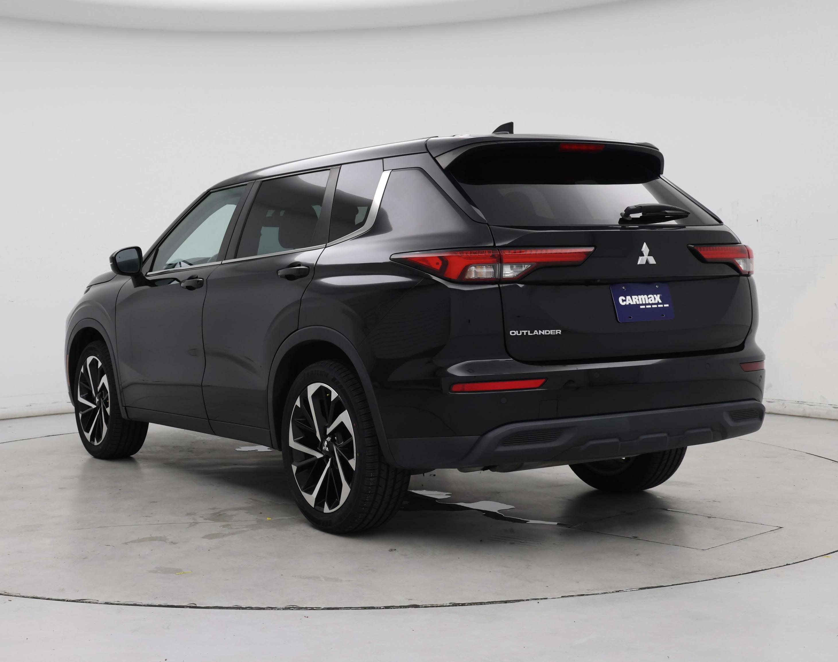 Thumbnail: 2022 Mitsubishi Outlander - 2