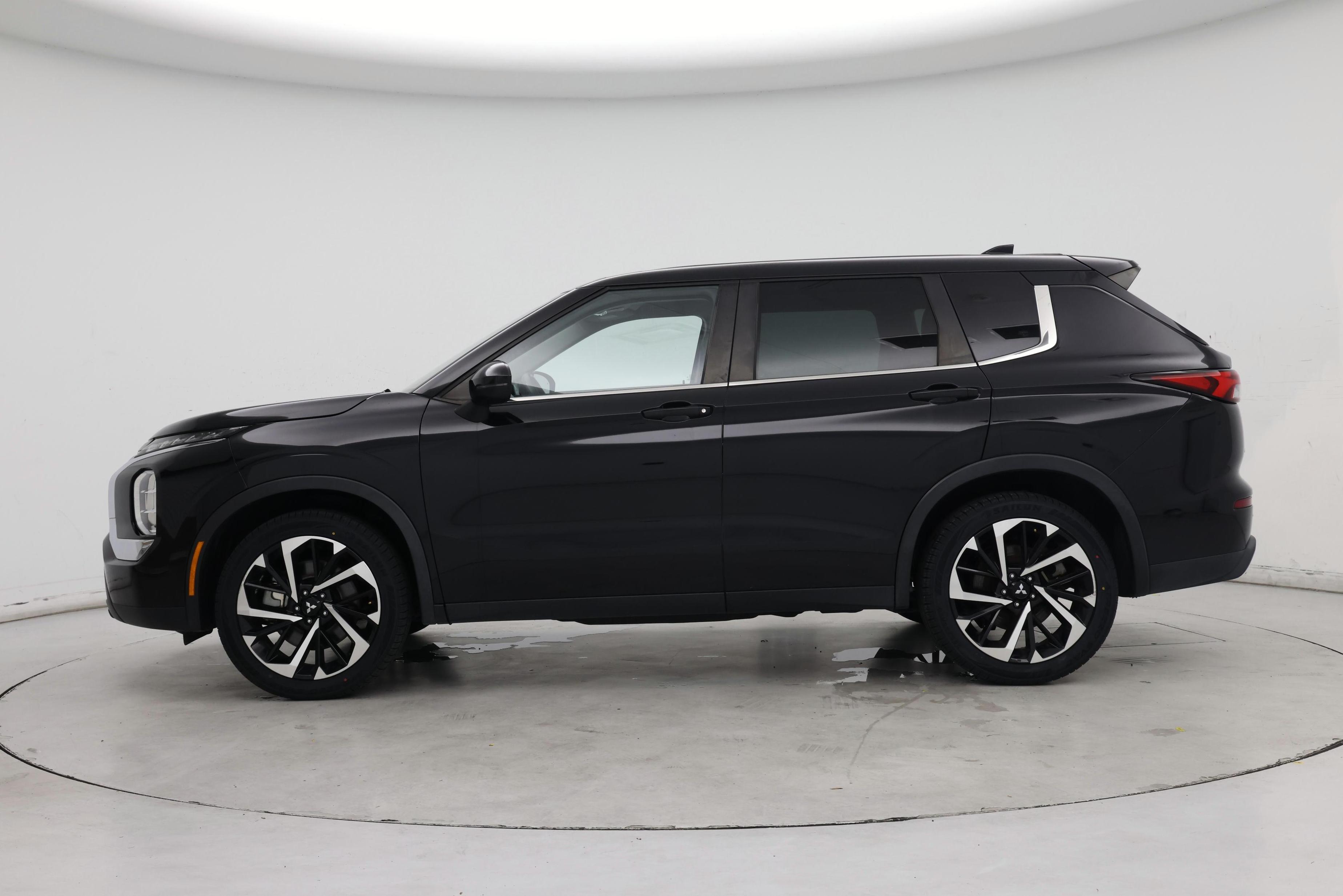 Thumbnail: 2022 Mitsubishi Outlander - 3