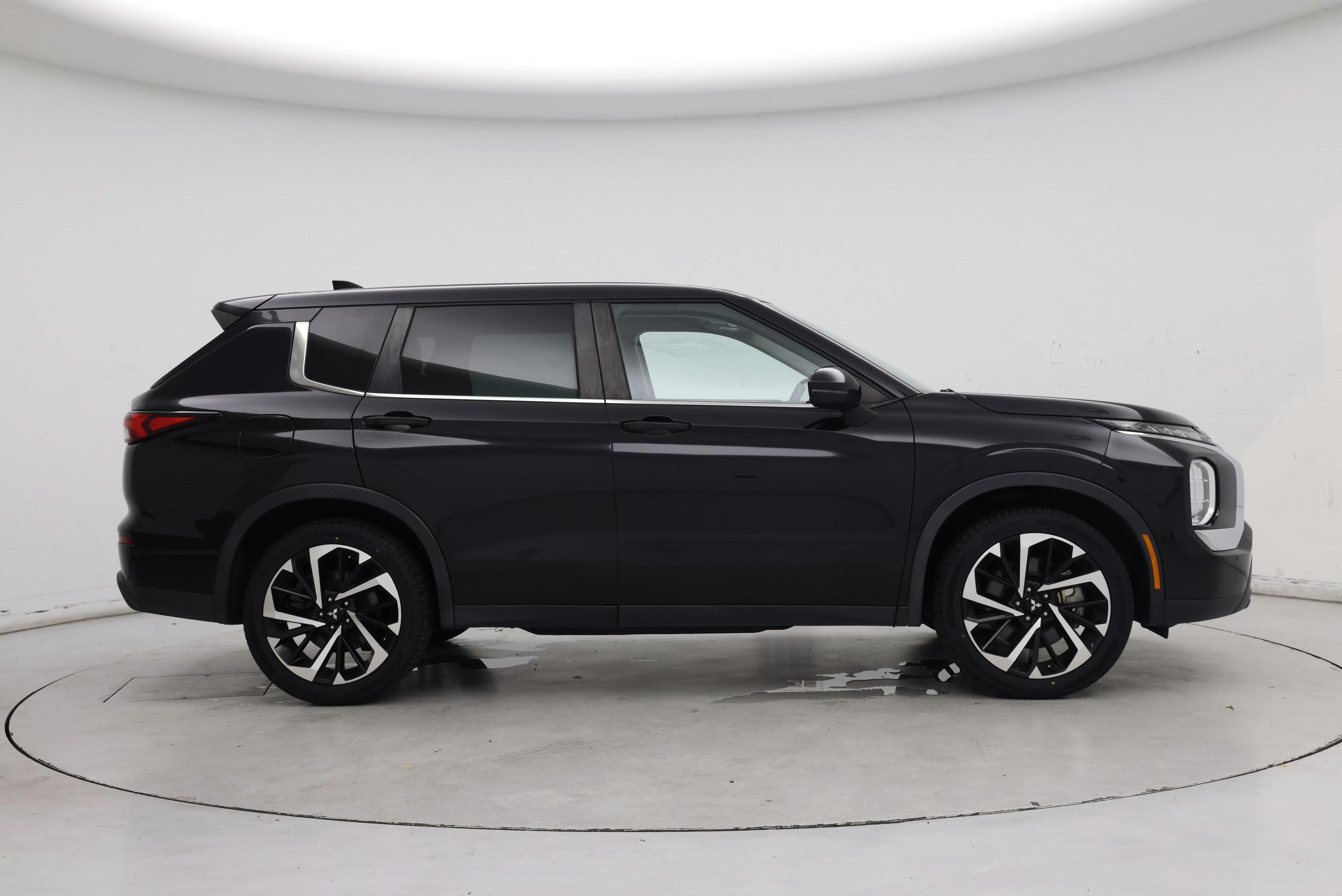Thumbnail: 2022 Mitsubishi Outlander - 7