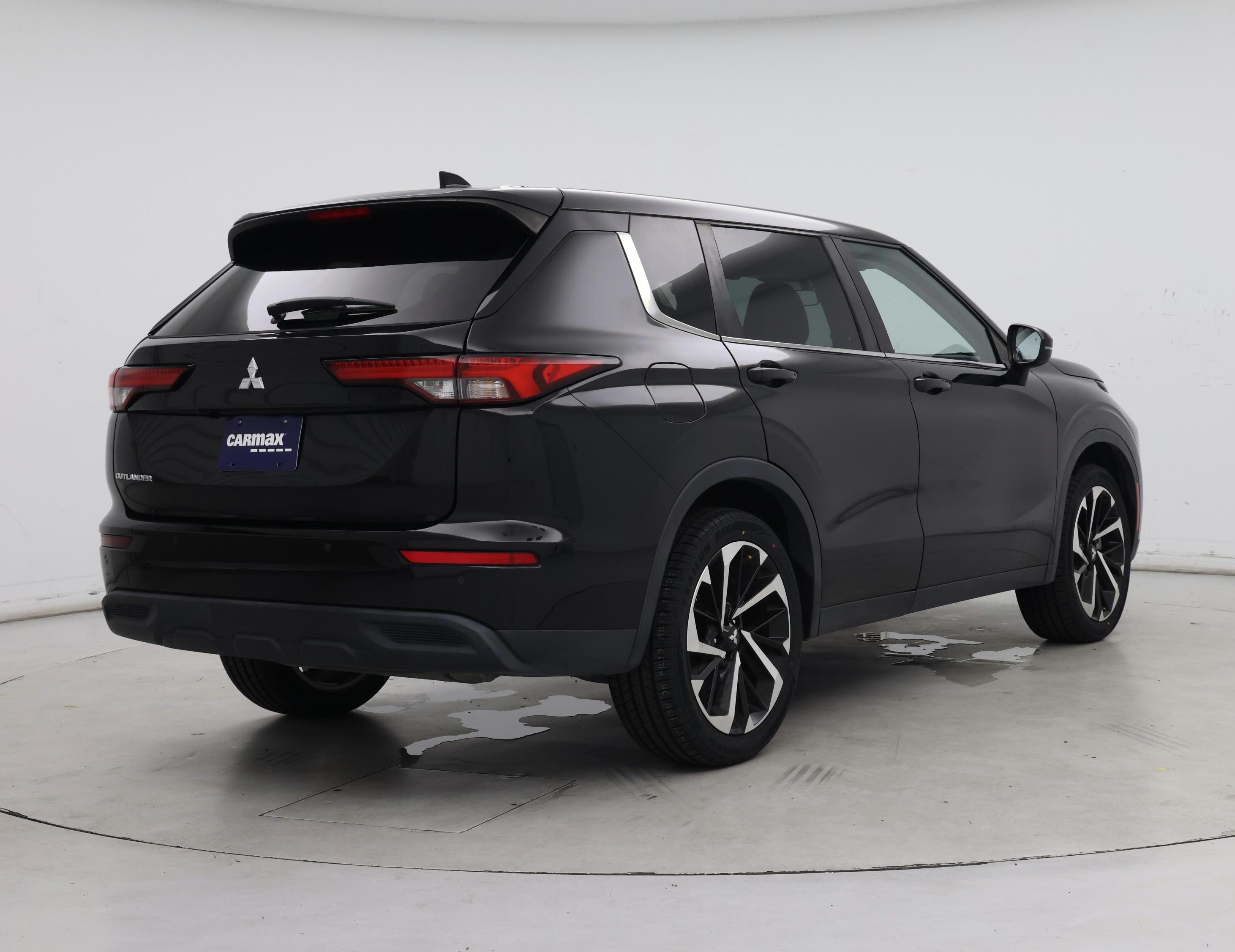 Thumbnail: 2022 Mitsubishi Outlander - 8