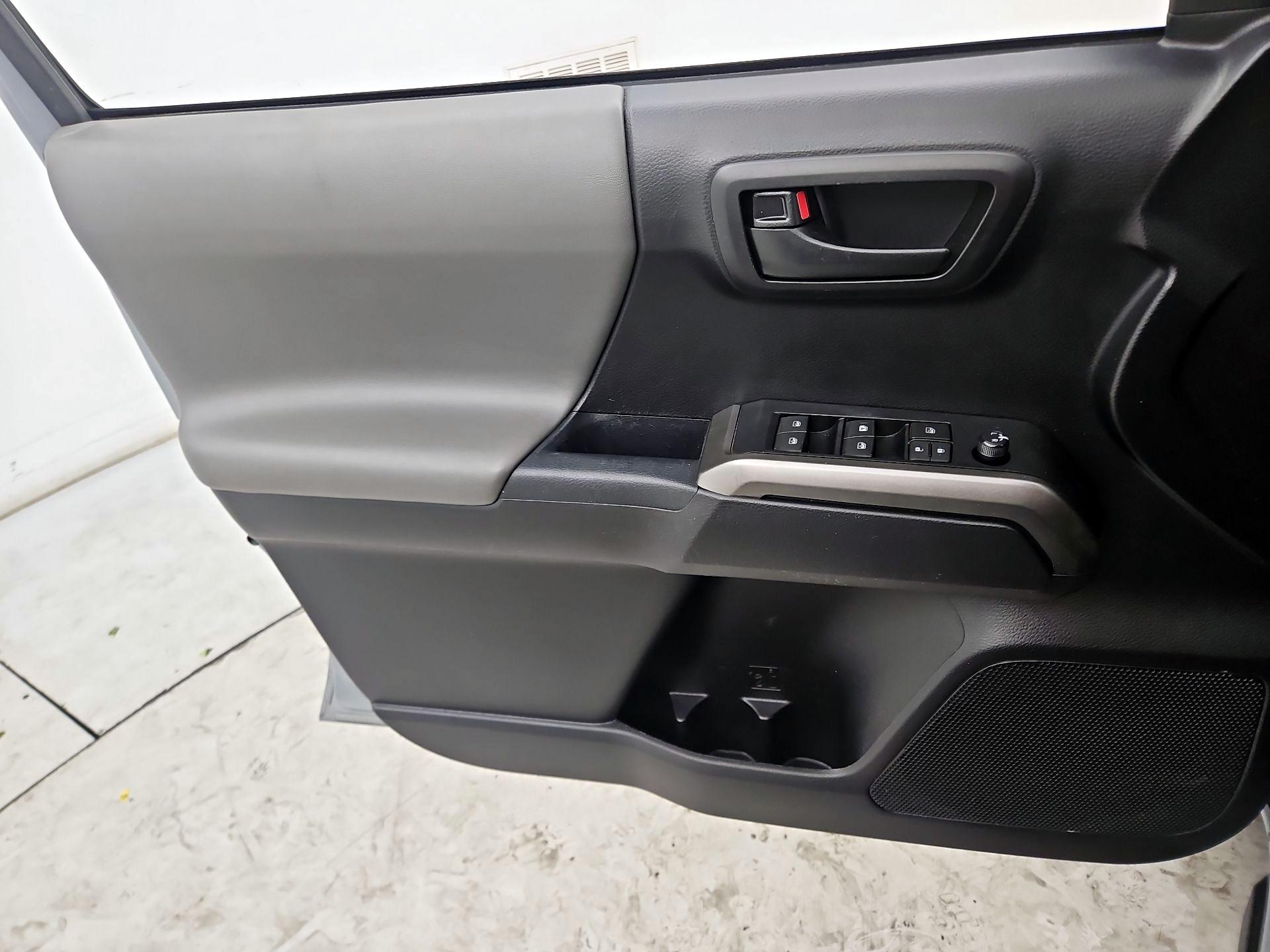 Thumbnail: 2020 Toyota Tacoma - 12