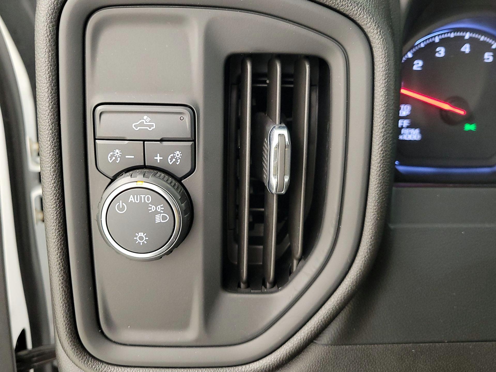 Thumbnail: 2021 Chevrolet Silverado 1500 - 13