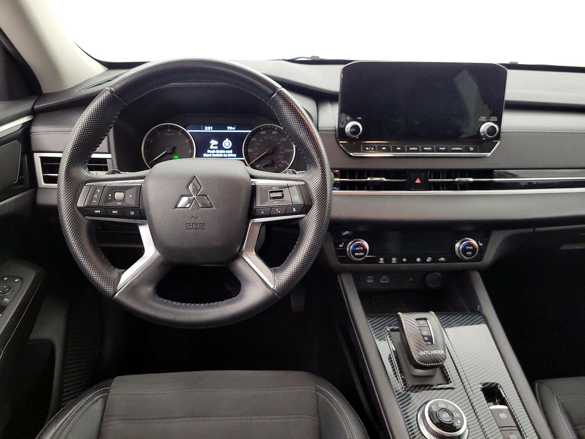 Thumbnail: 2022 Mitsubishi Outlander - 10