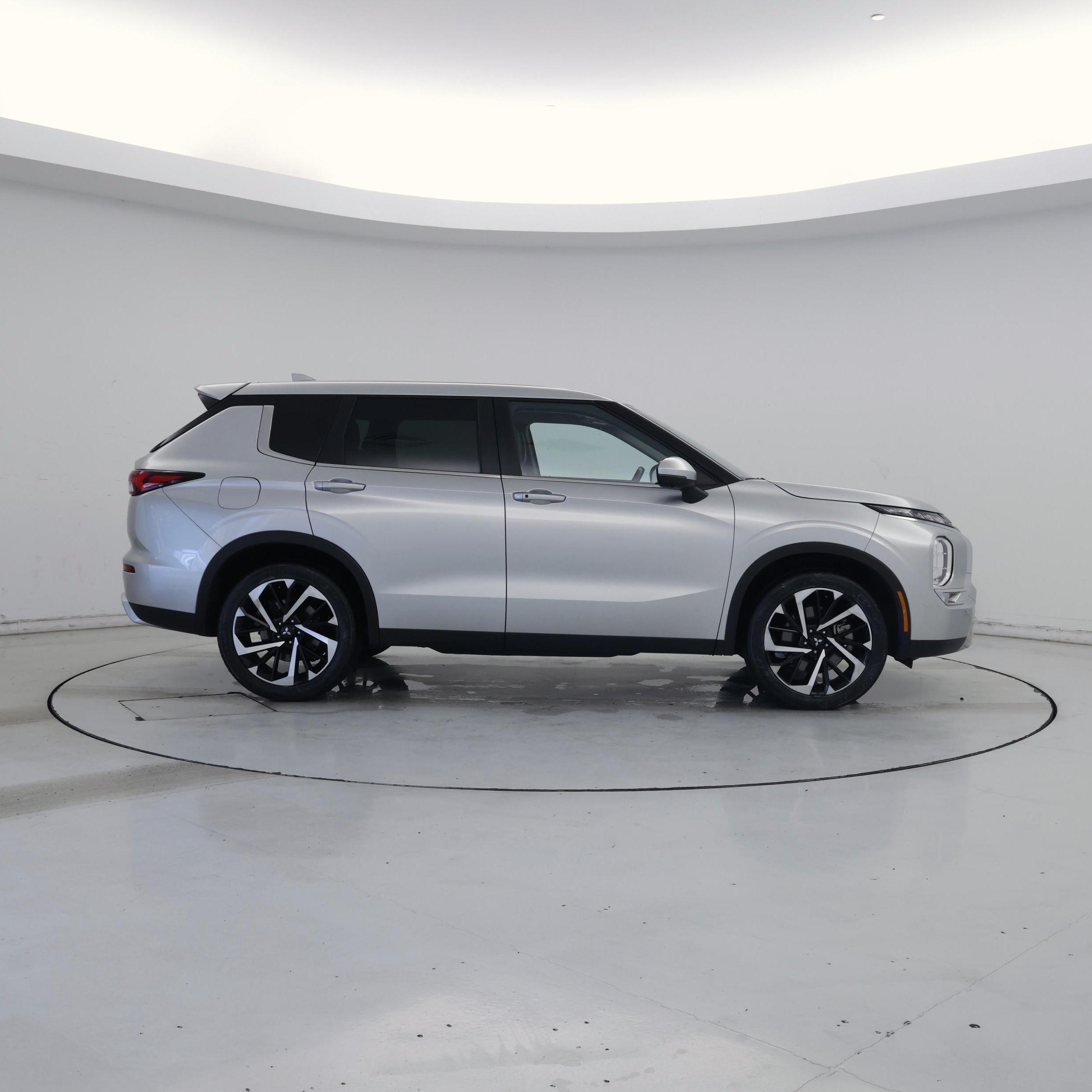 Thumbnail: 2022 Mitsubishi Outlander - 7