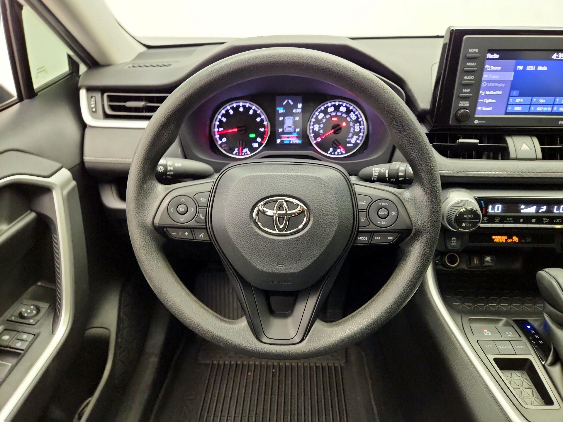Thumbnail: 2022 Toyota RAV4 - 10