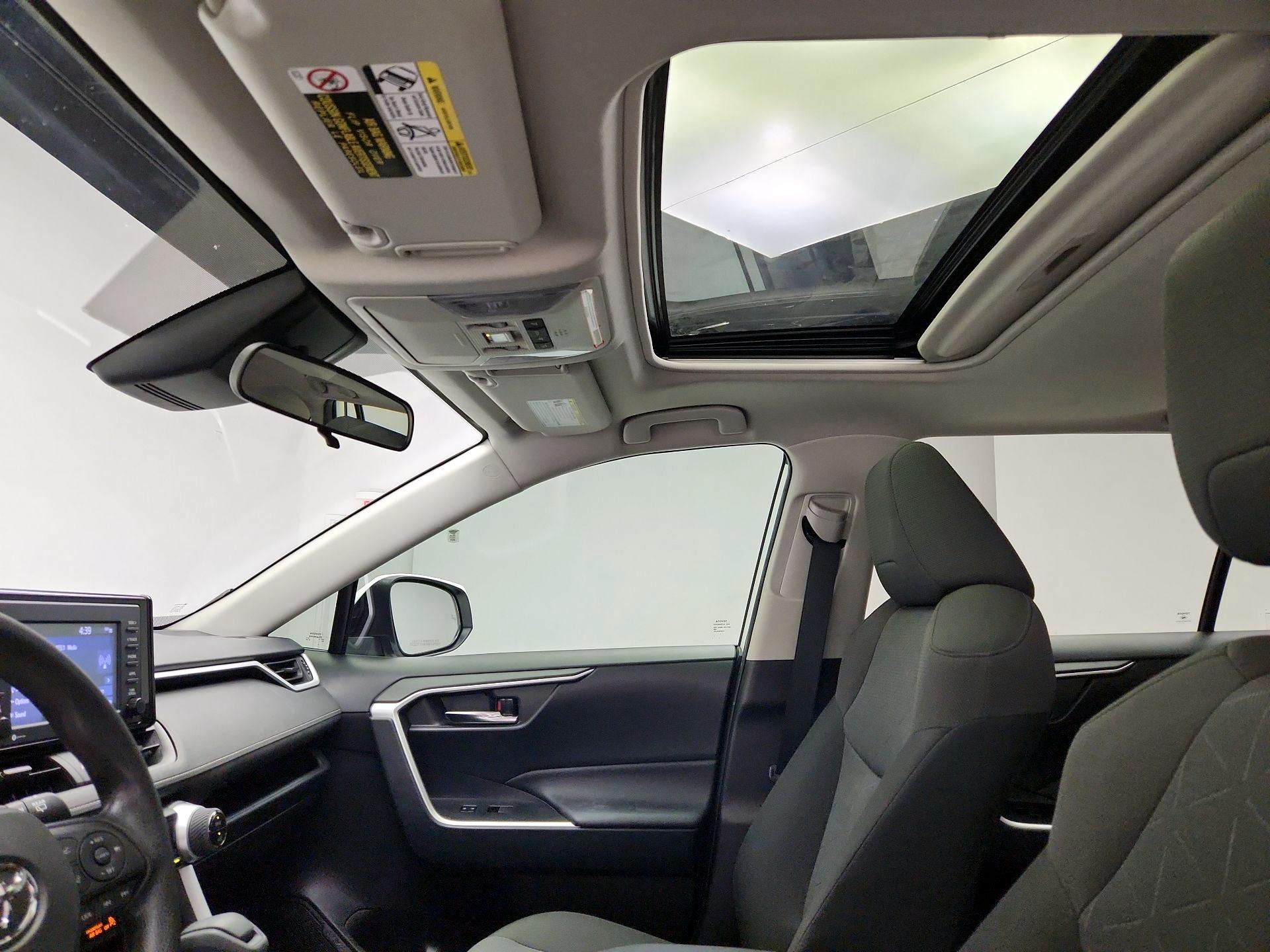 Thumbnail: 2022 Toyota RAV4 - 19