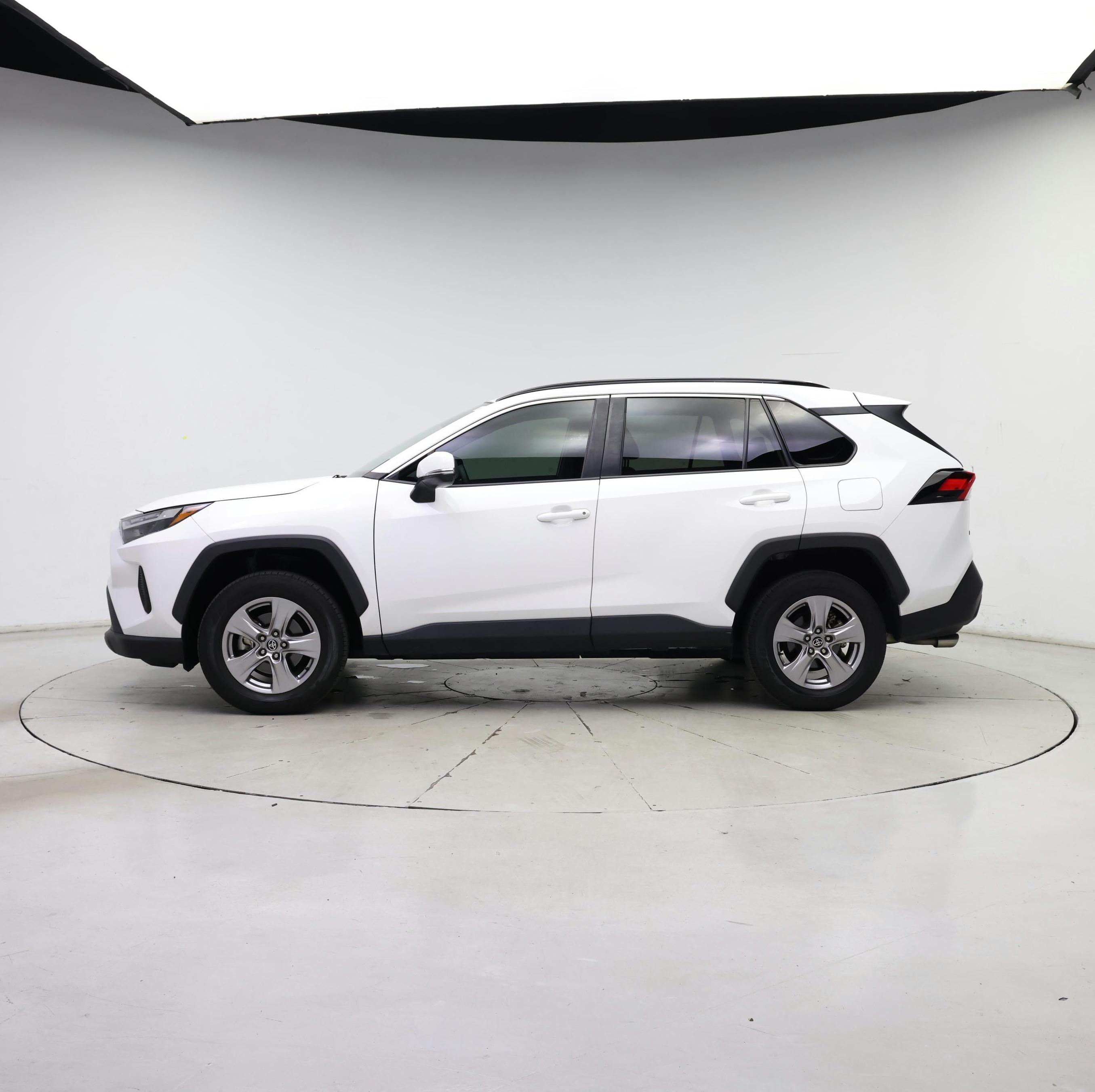 Thumbnail: 2022 Toyota RAV4 - 3