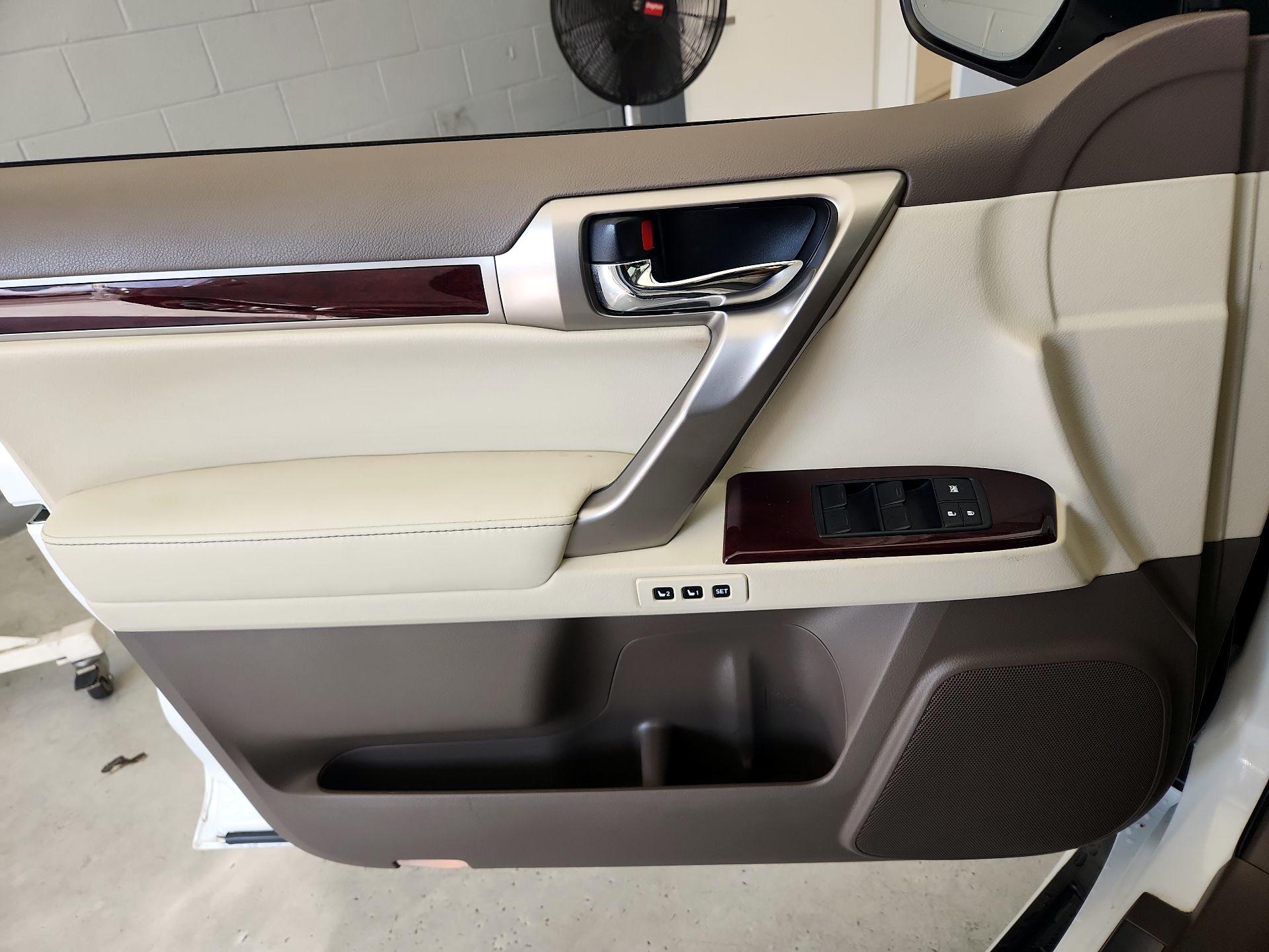 Thumbnail: 2015 Lexus GX - 12