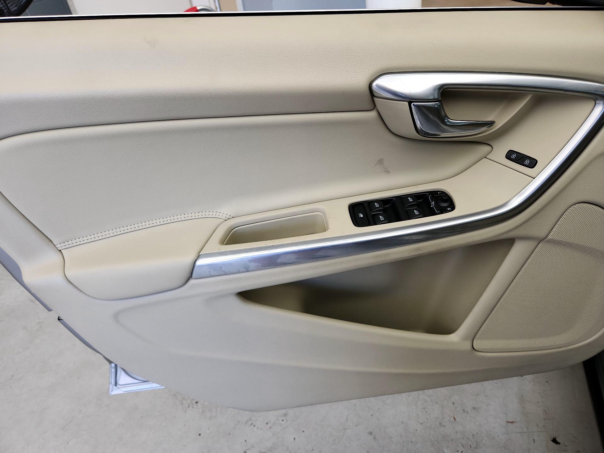 Thumbnail: 2015 Volvo S60 - 12