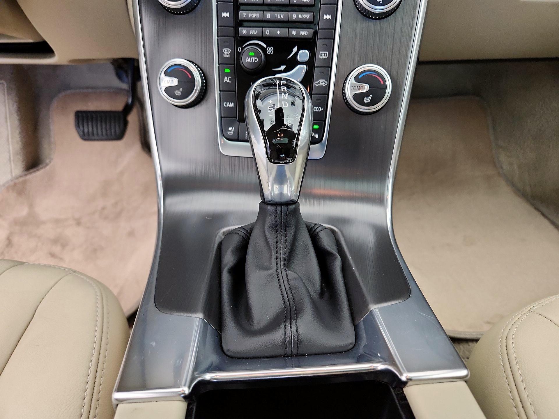 Thumbnail: 2015 Volvo S60 - 17