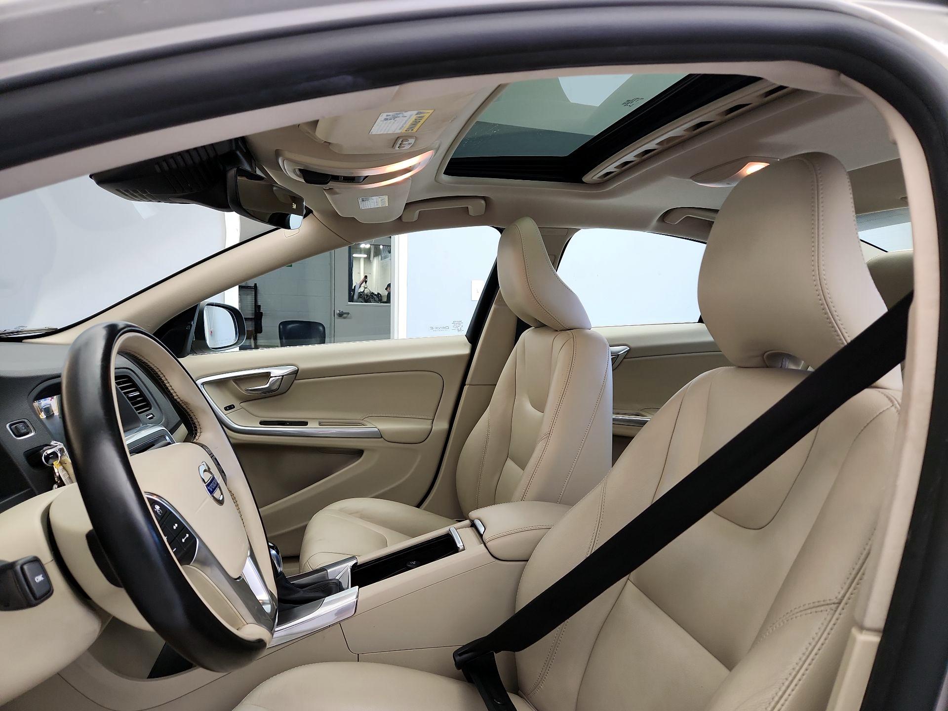 Thumbnail: 2015 Volvo S60 - 18