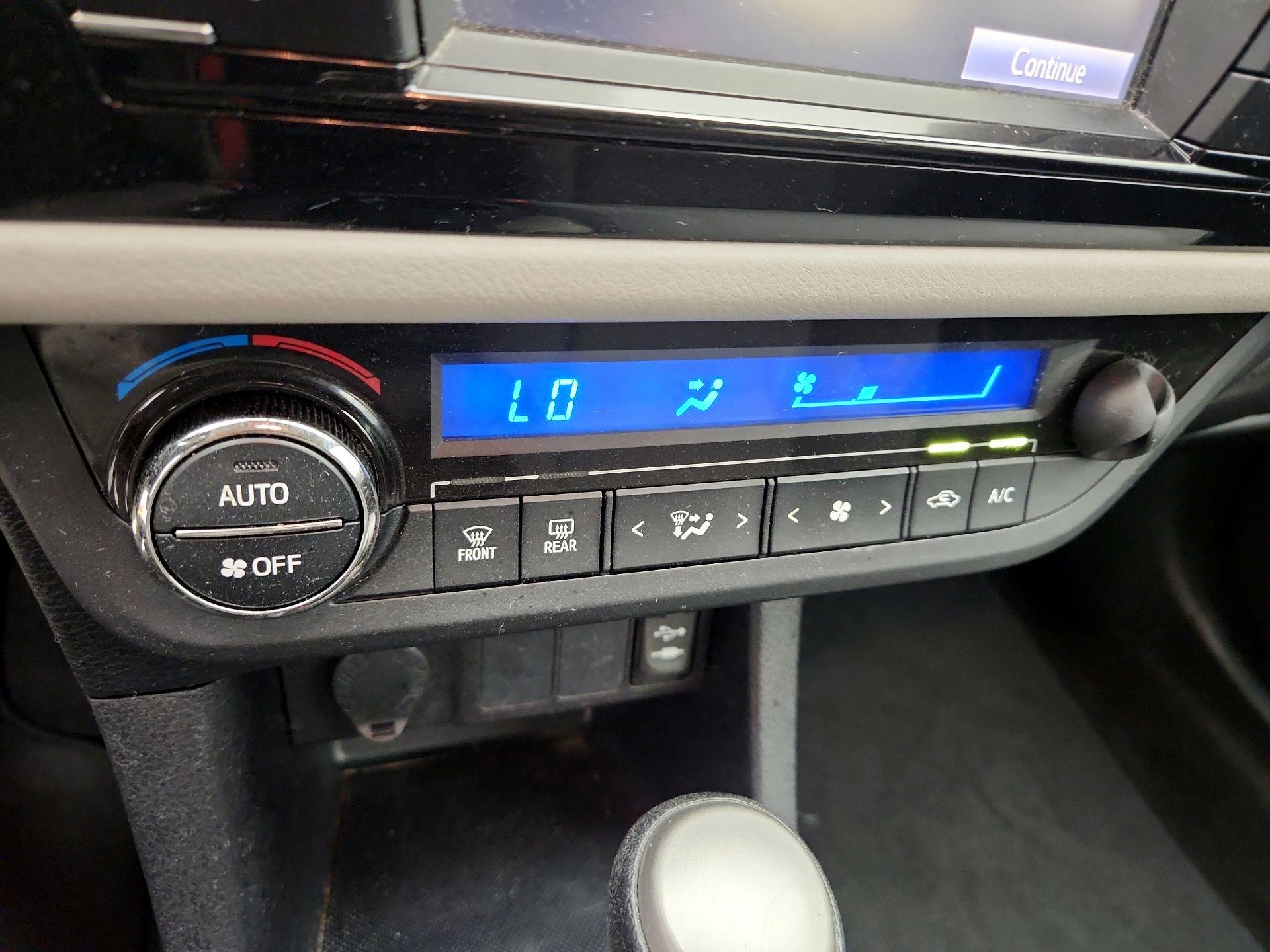 Thumbnail: 2016 Toyota Corolla - 16