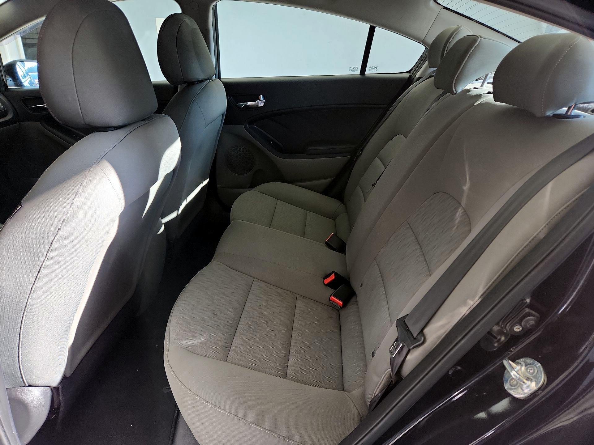 Thumbnail: 2015 Kia Forte - 18
