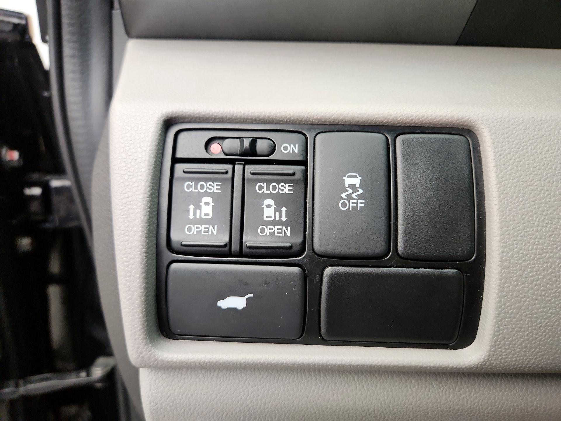 Thumbnail: 2013 Honda Odyssey - 13