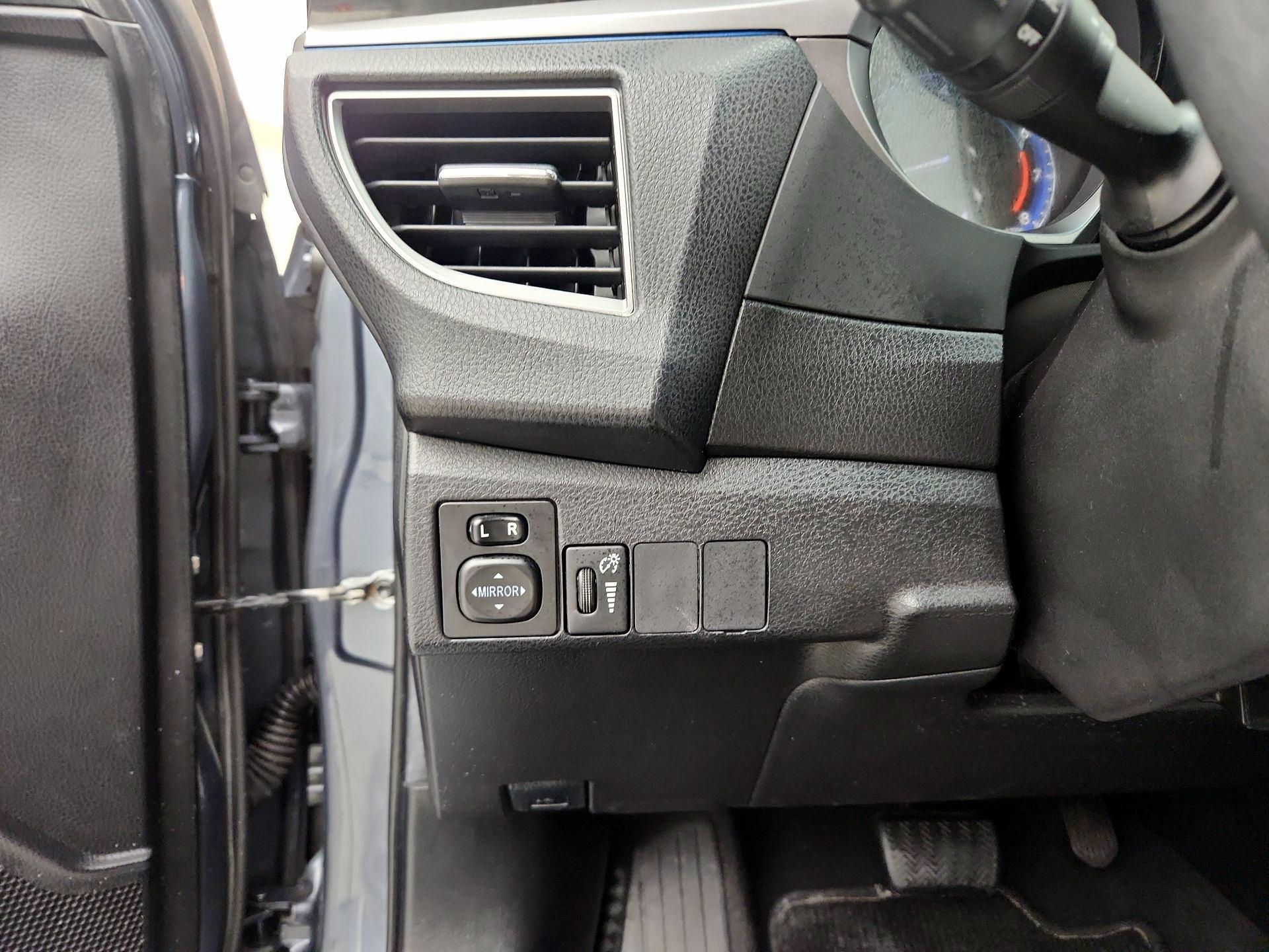 Thumbnail: 2014 Toyota Corolla - 13