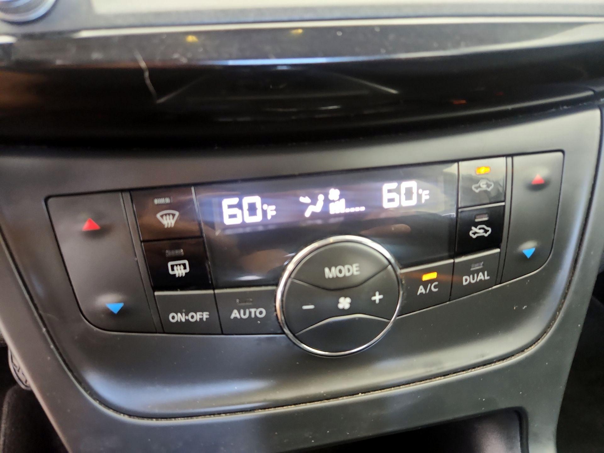 Thumbnail: 2019 Nissan Sentra - 16