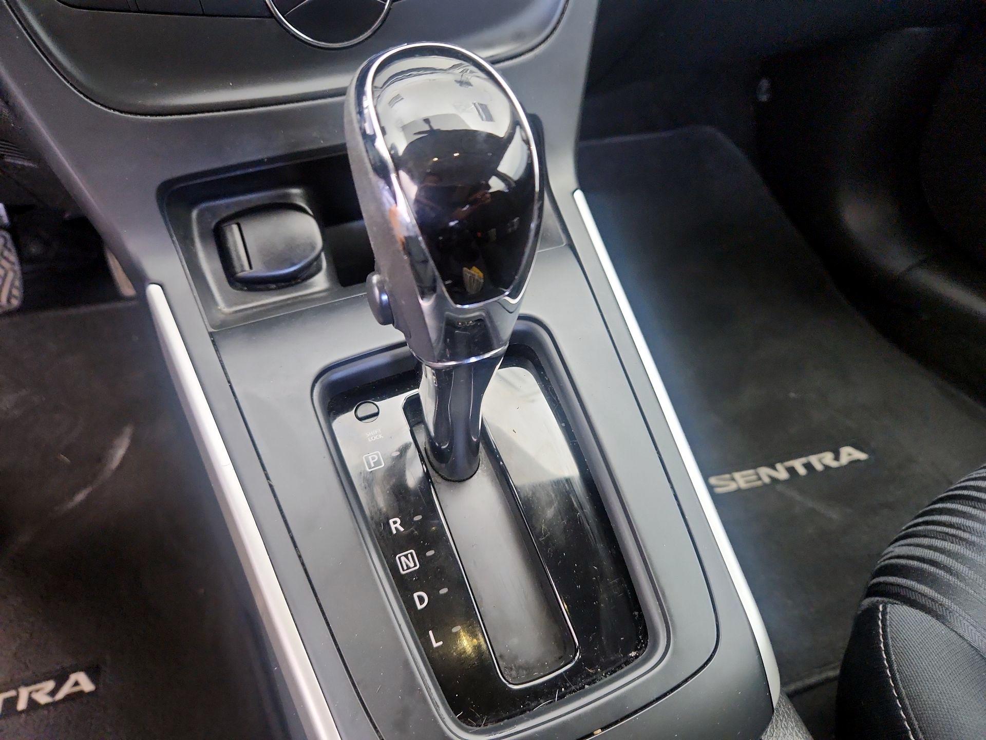 Thumbnail: 2019 Nissan Sentra - 17