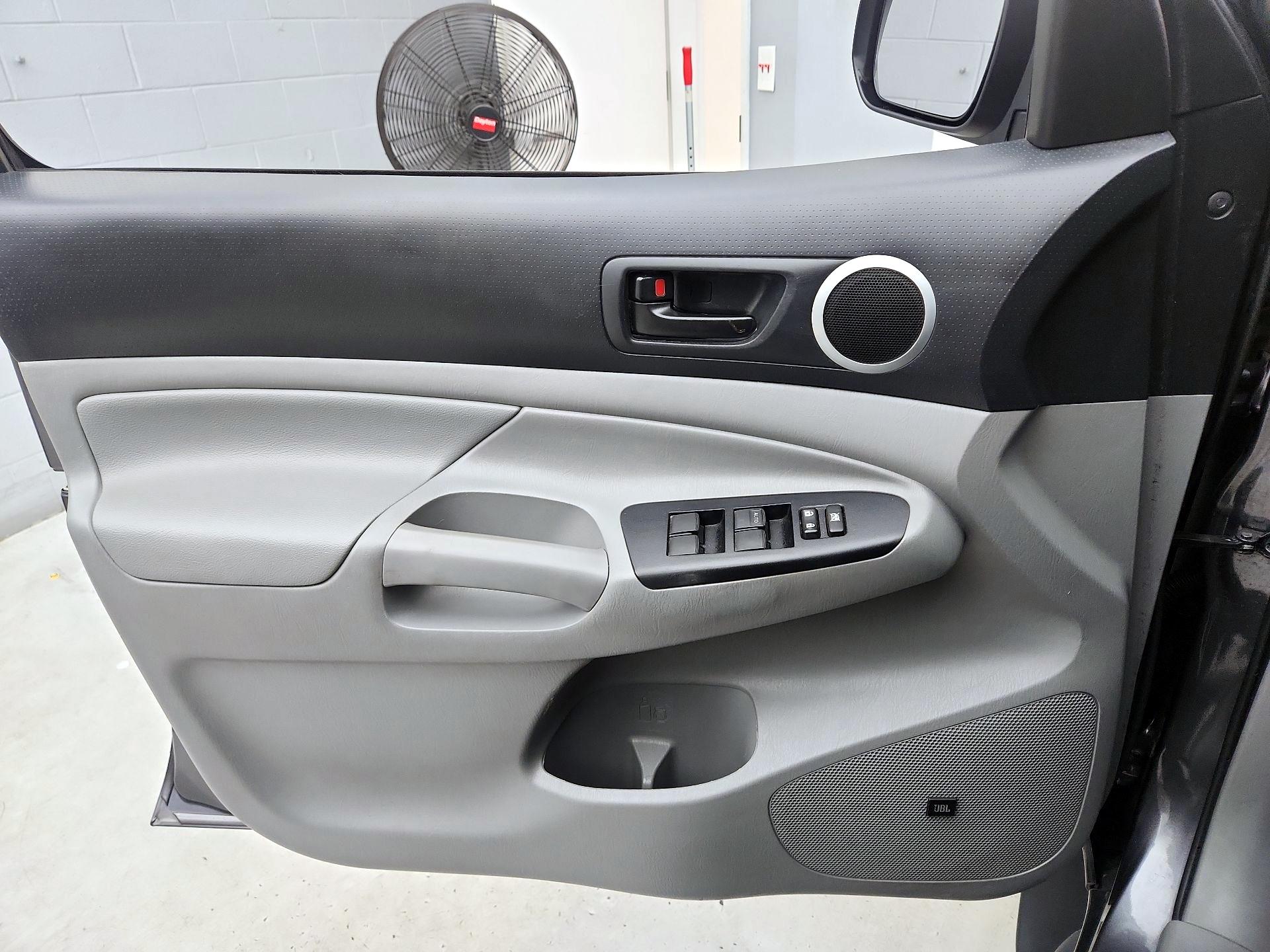 Thumbnail: 2015 Toyota Tacoma - 12
