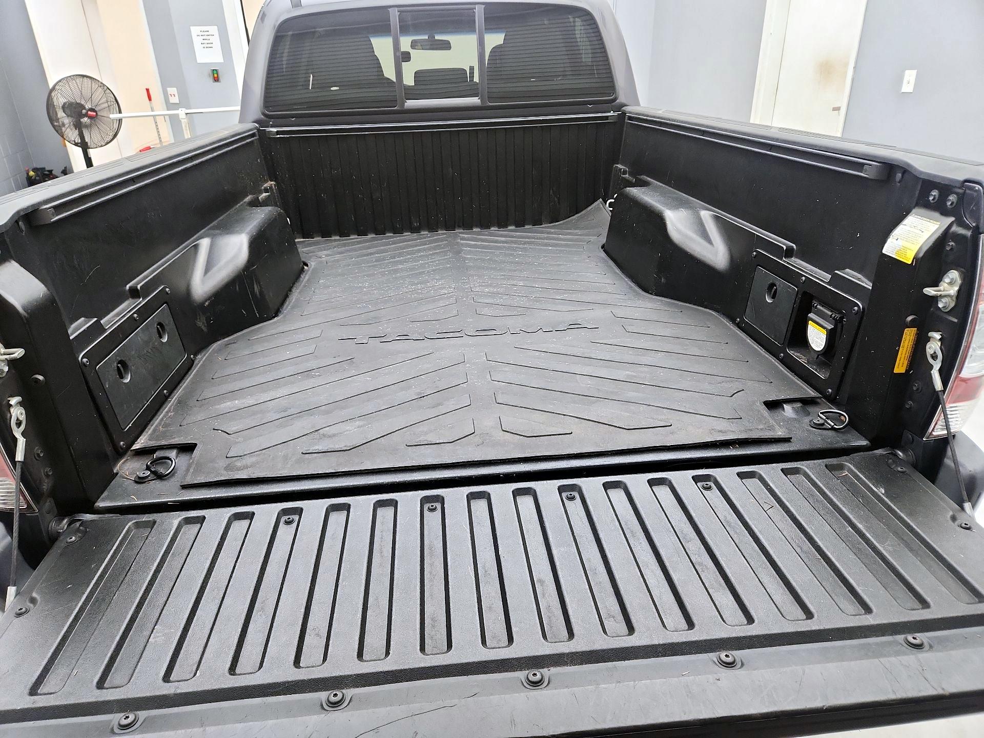 Thumbnail: 2015 Toyota Tacoma - 20