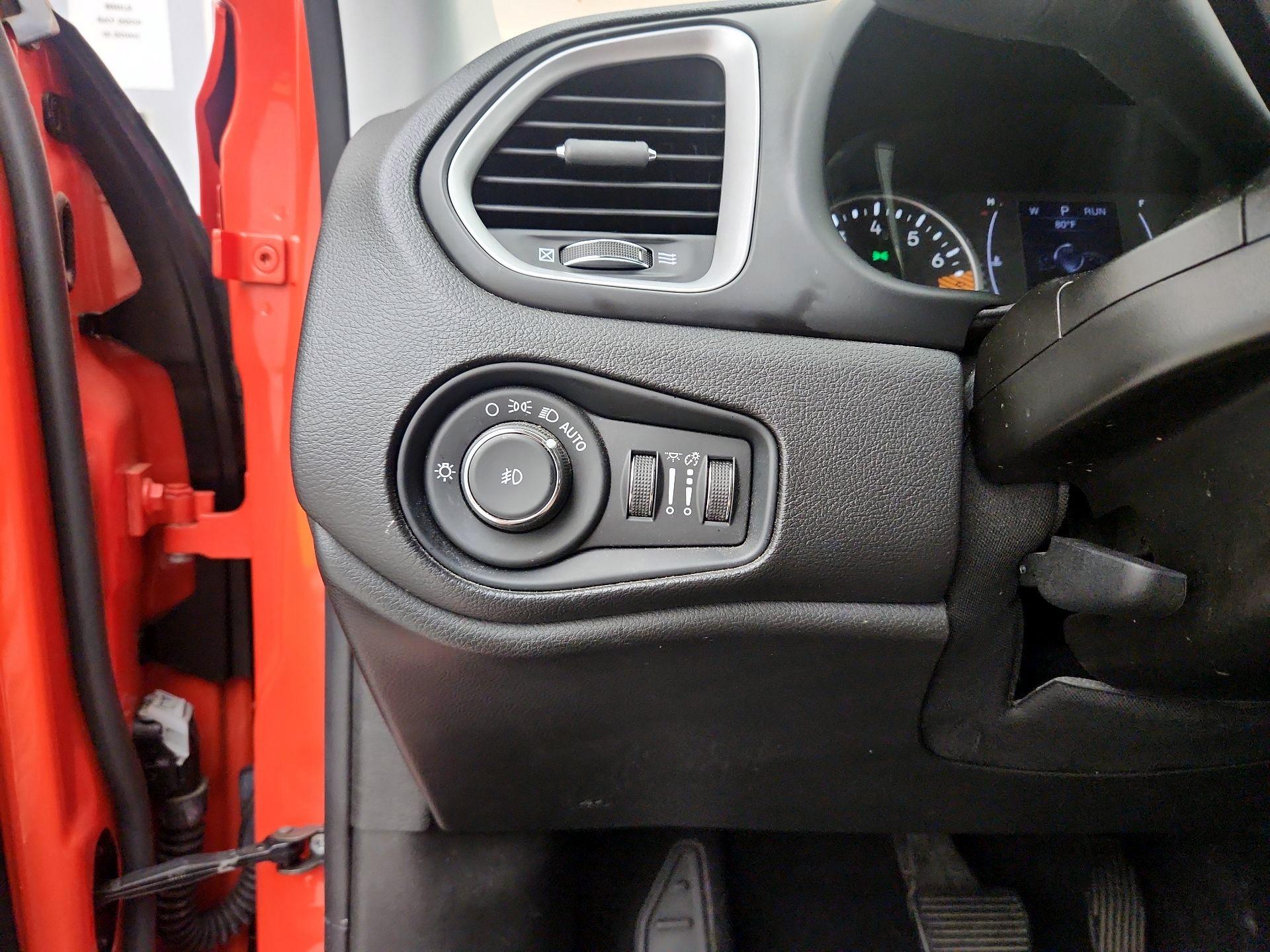 Thumbnail: 2020 Jeep Renegade - 13