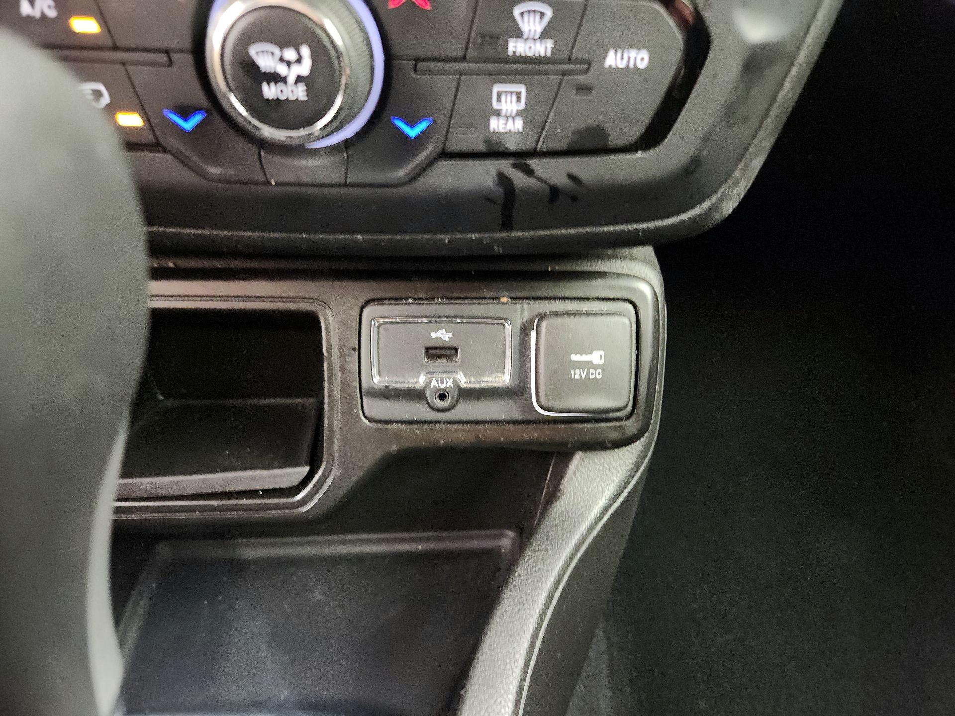 Thumbnail: 2020 Jeep Renegade - 19