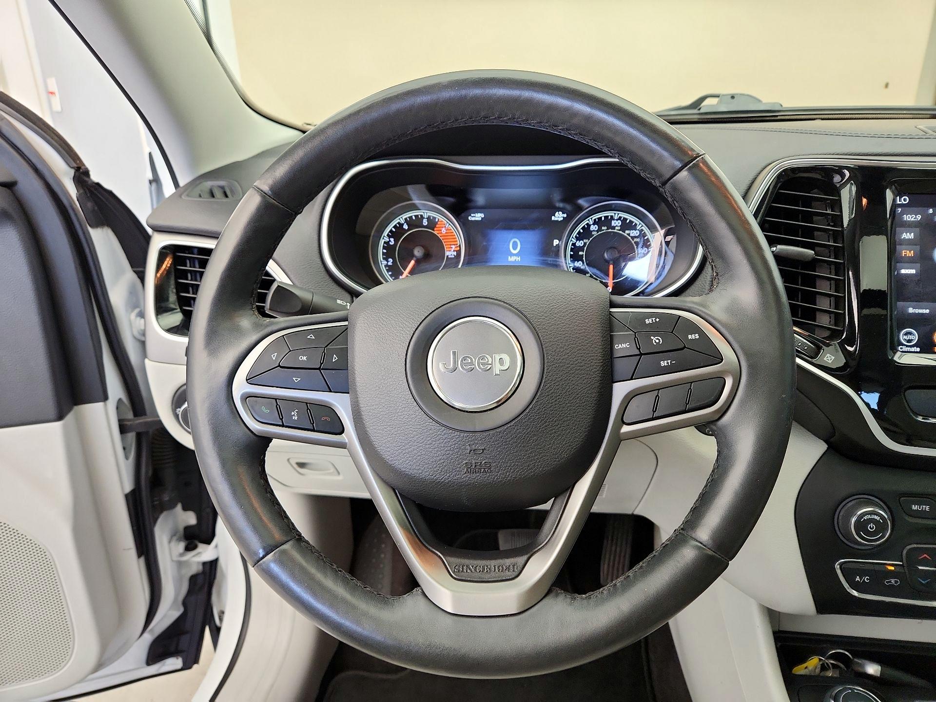 Thumbnail: 2019 Jeep Cherokee - 10