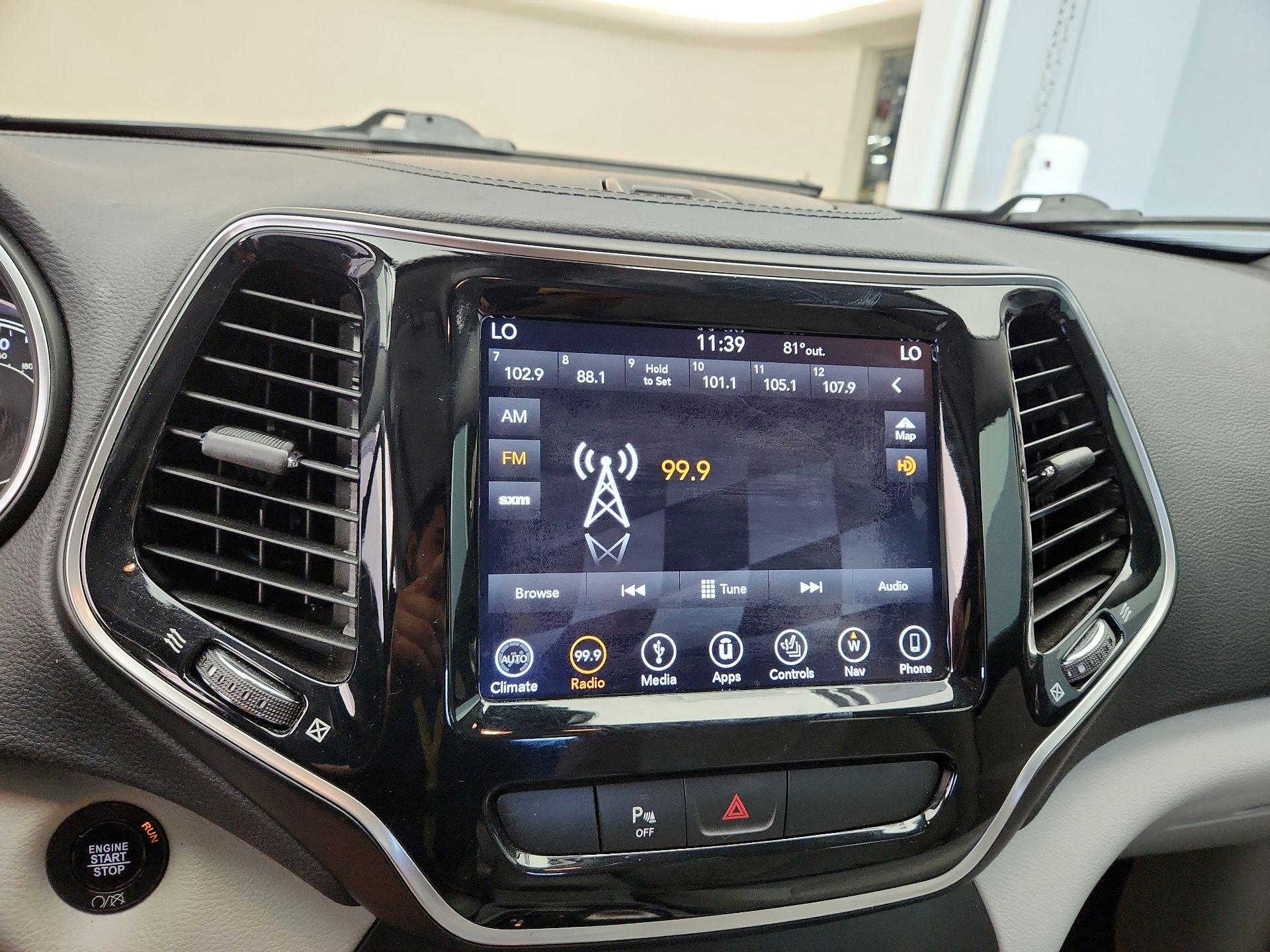 Thumbnail: 2019 Jeep Cherokee - 15