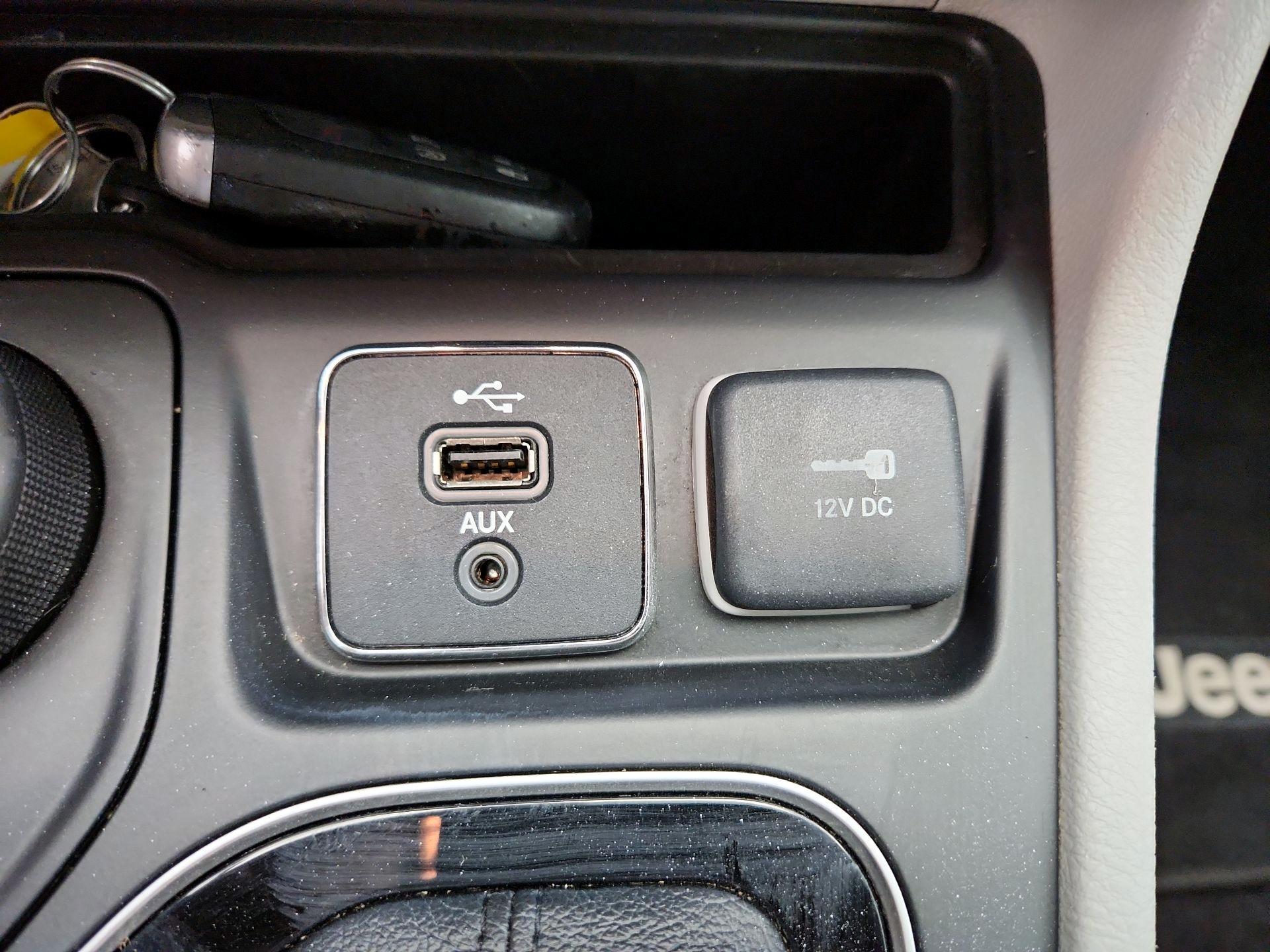Thumbnail: 2019 Jeep Cherokee - 18