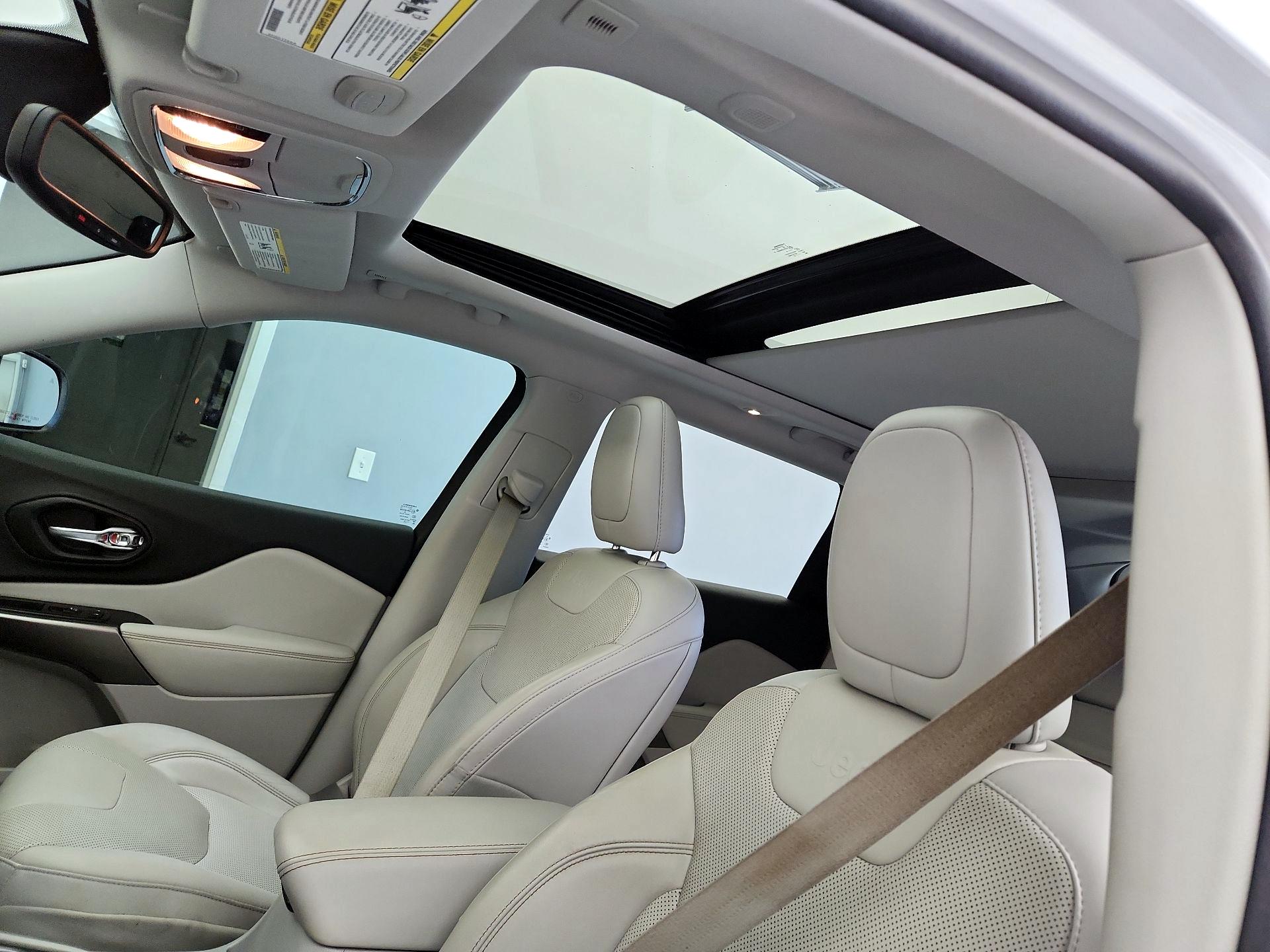 Thumbnail: 2019 Jeep Cherokee - 19
