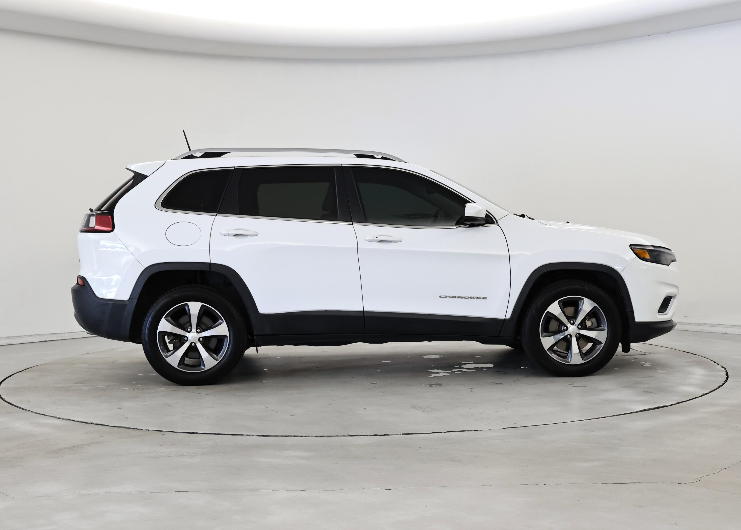 Thumbnail: 2019 Jeep Cherokee - 7