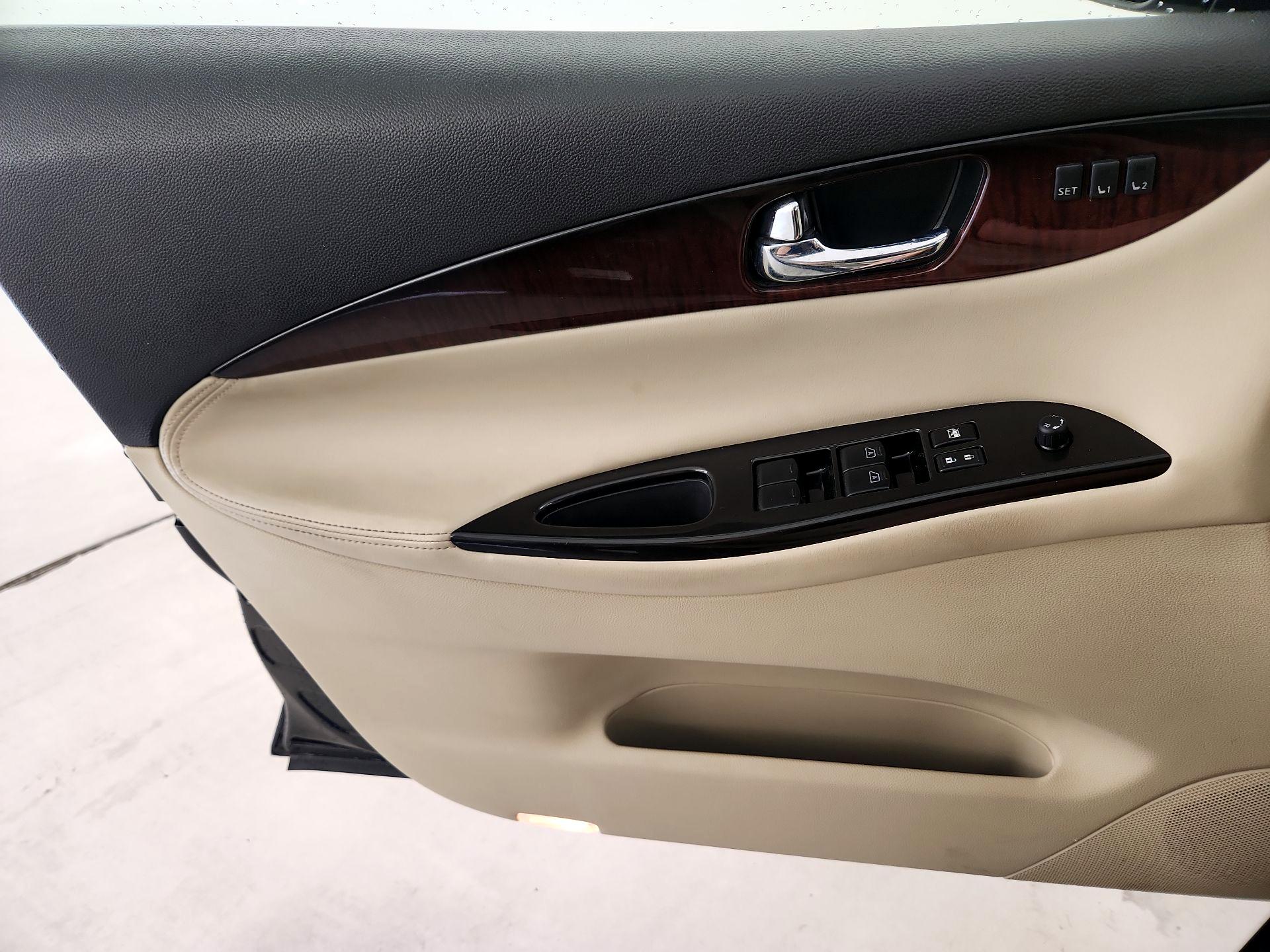 Thumbnail: 2016 INFINITI QX50 - 12