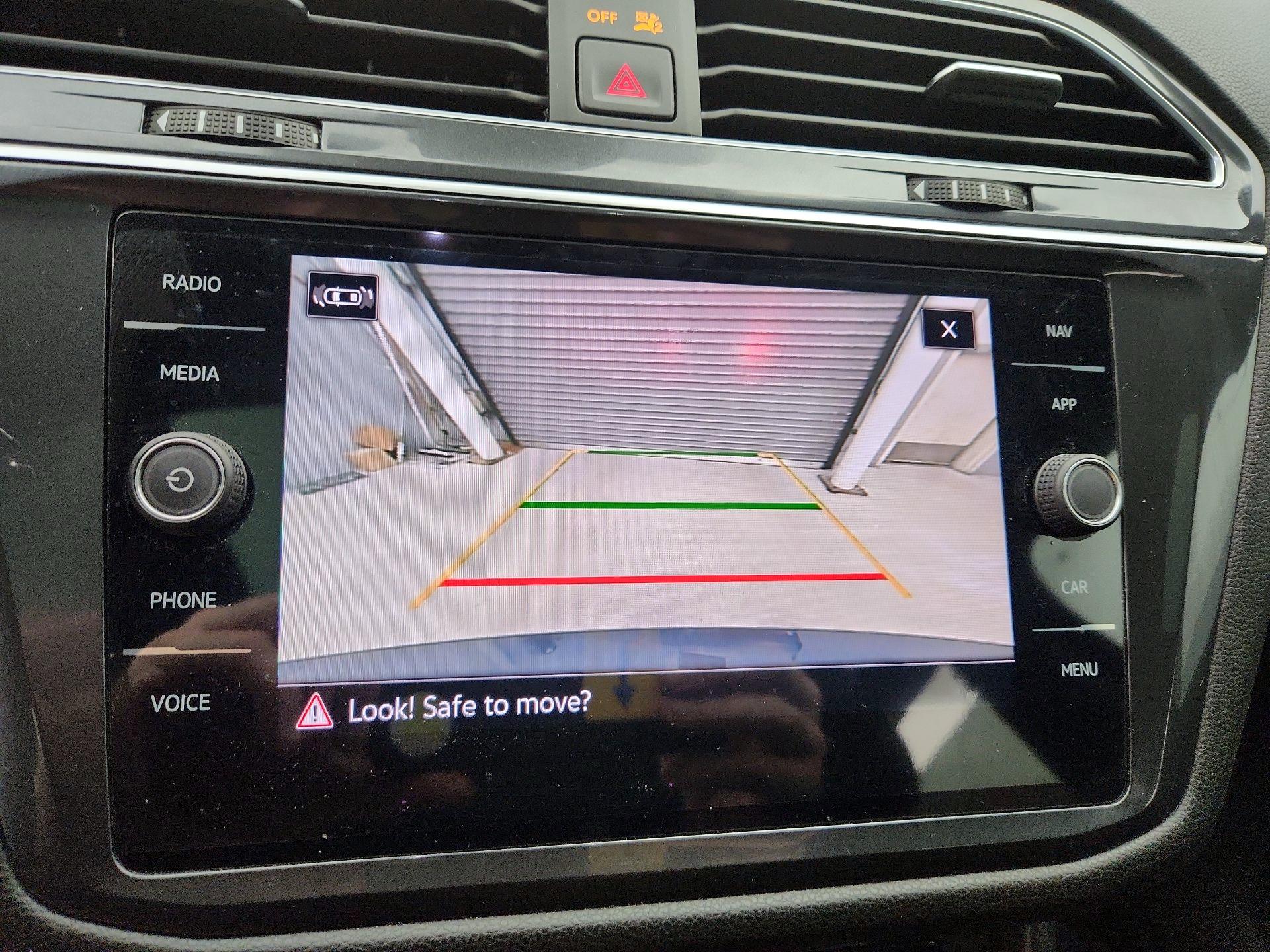 Thumbnail: 2022 Volkswagen Tiguan - 15