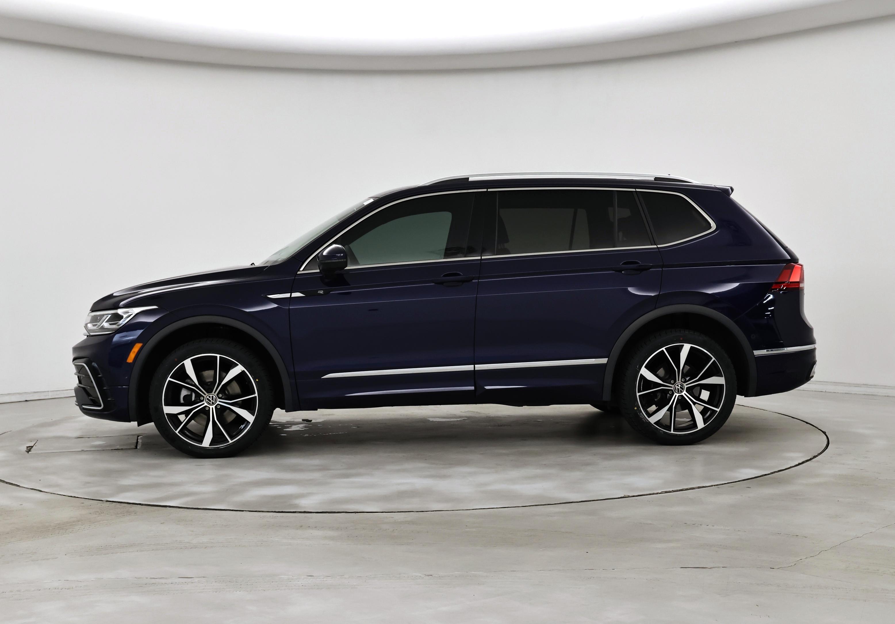 Thumbnail: 2022 Volkswagen Tiguan - 3