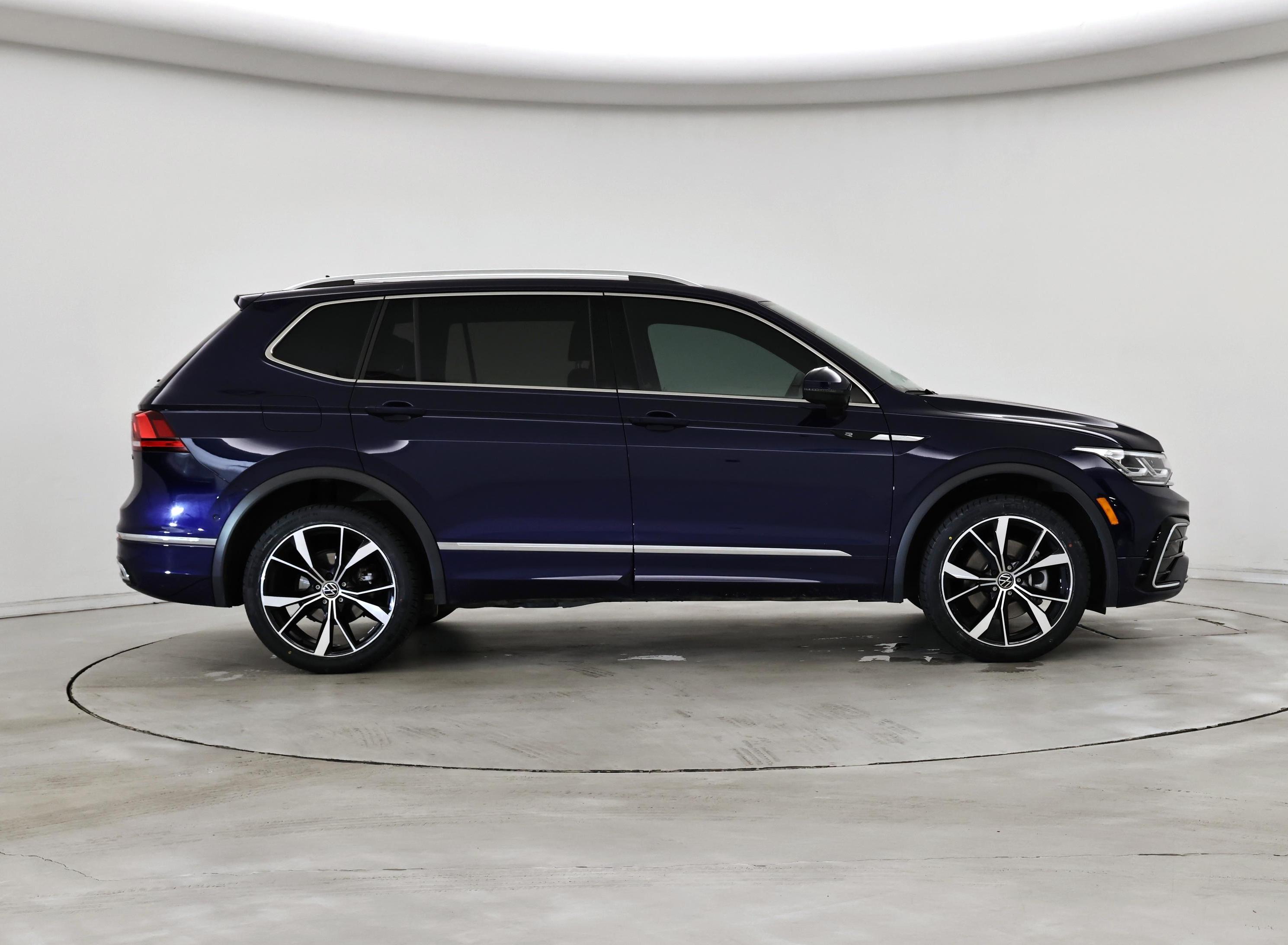 Thumbnail: 2022 Volkswagen Tiguan - 7