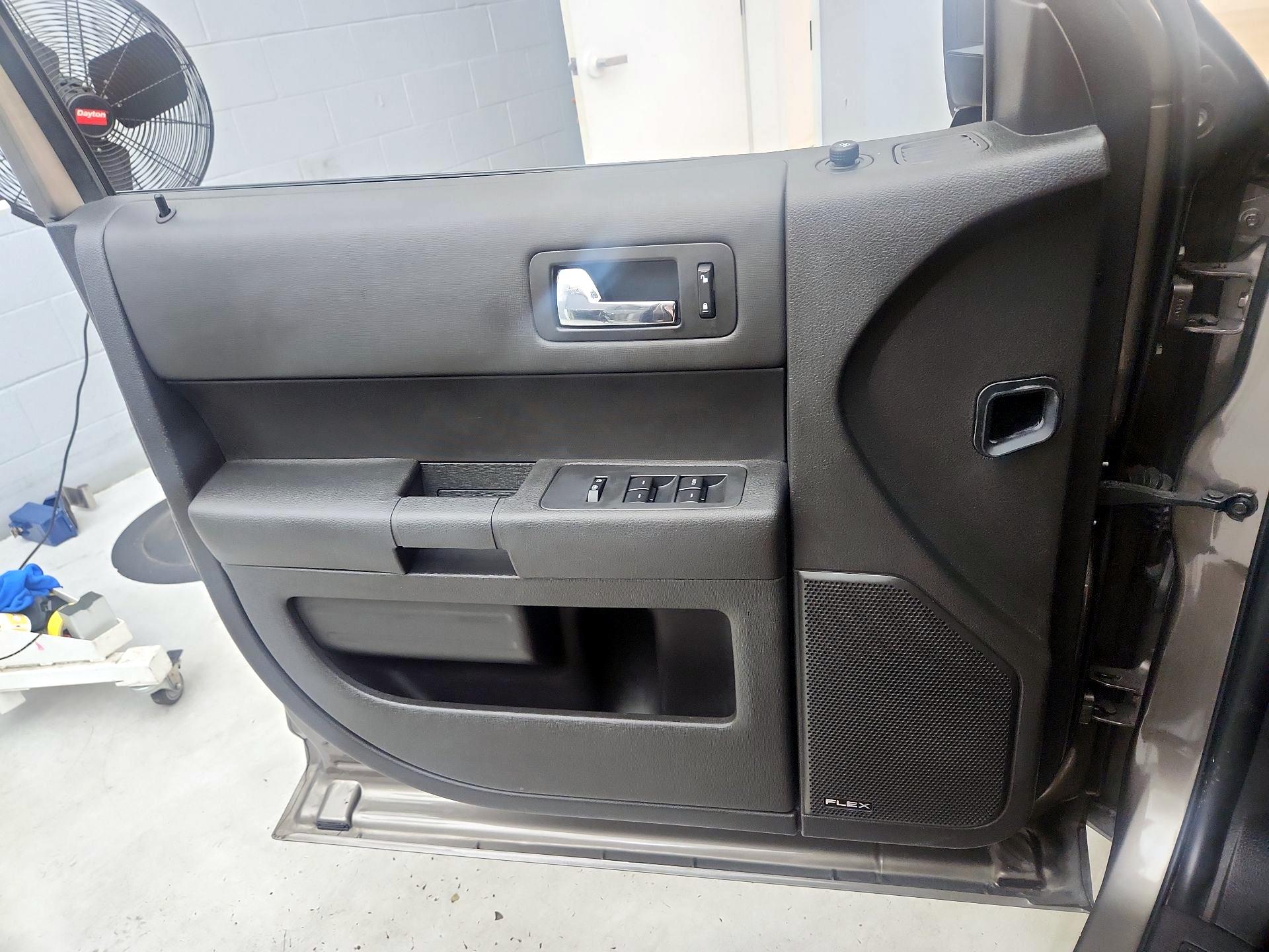 Thumbnail: 2013 Ford Flex - 12