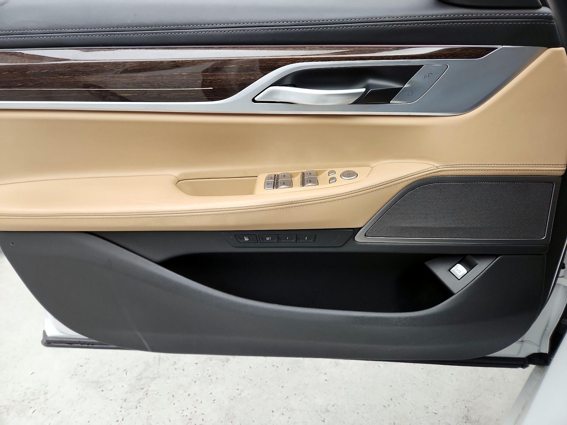 Thumbnail: 2022 BMW 7 Series - 12
