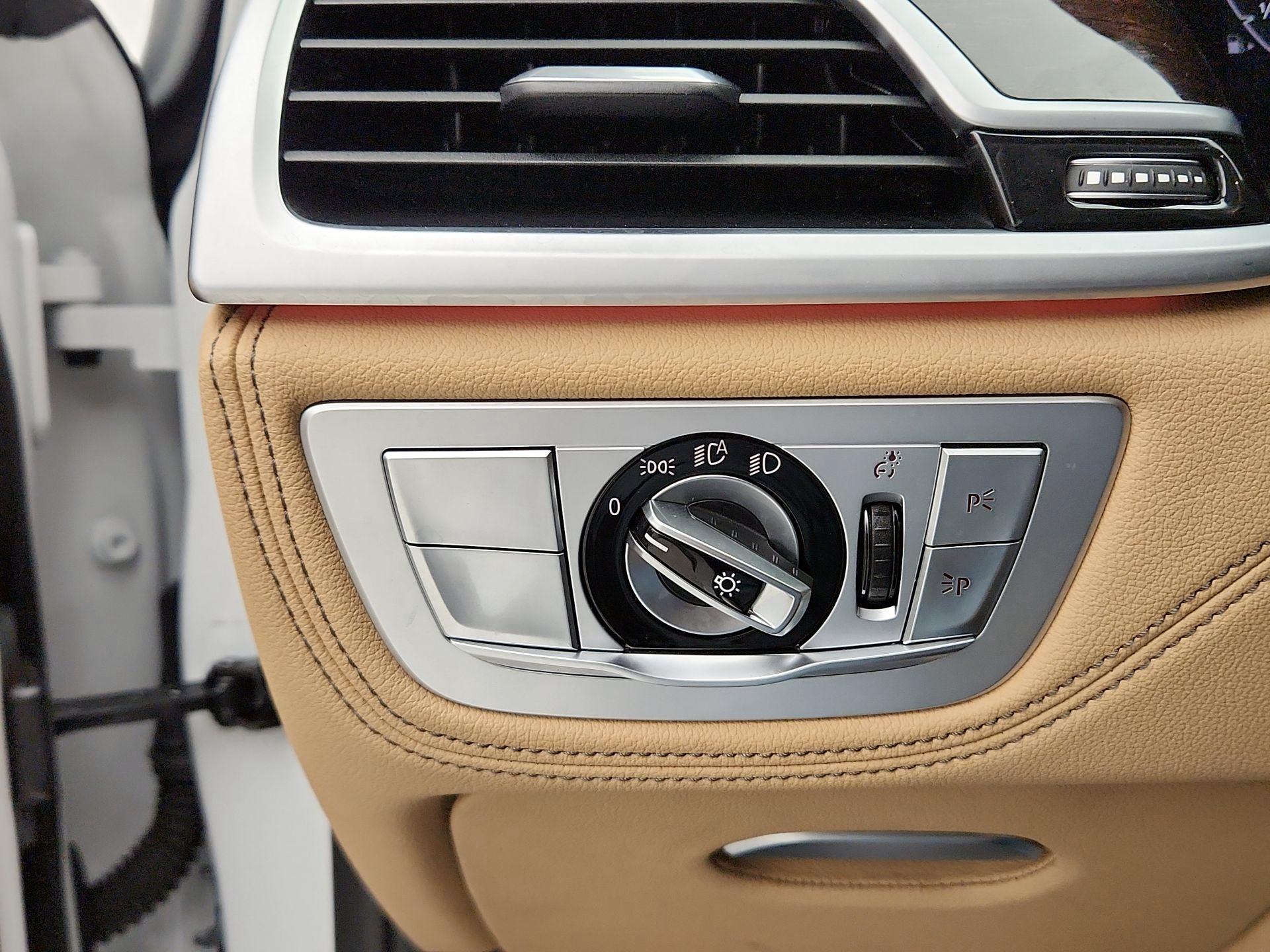 Thumbnail: 2022 BMW 7 Series - 13